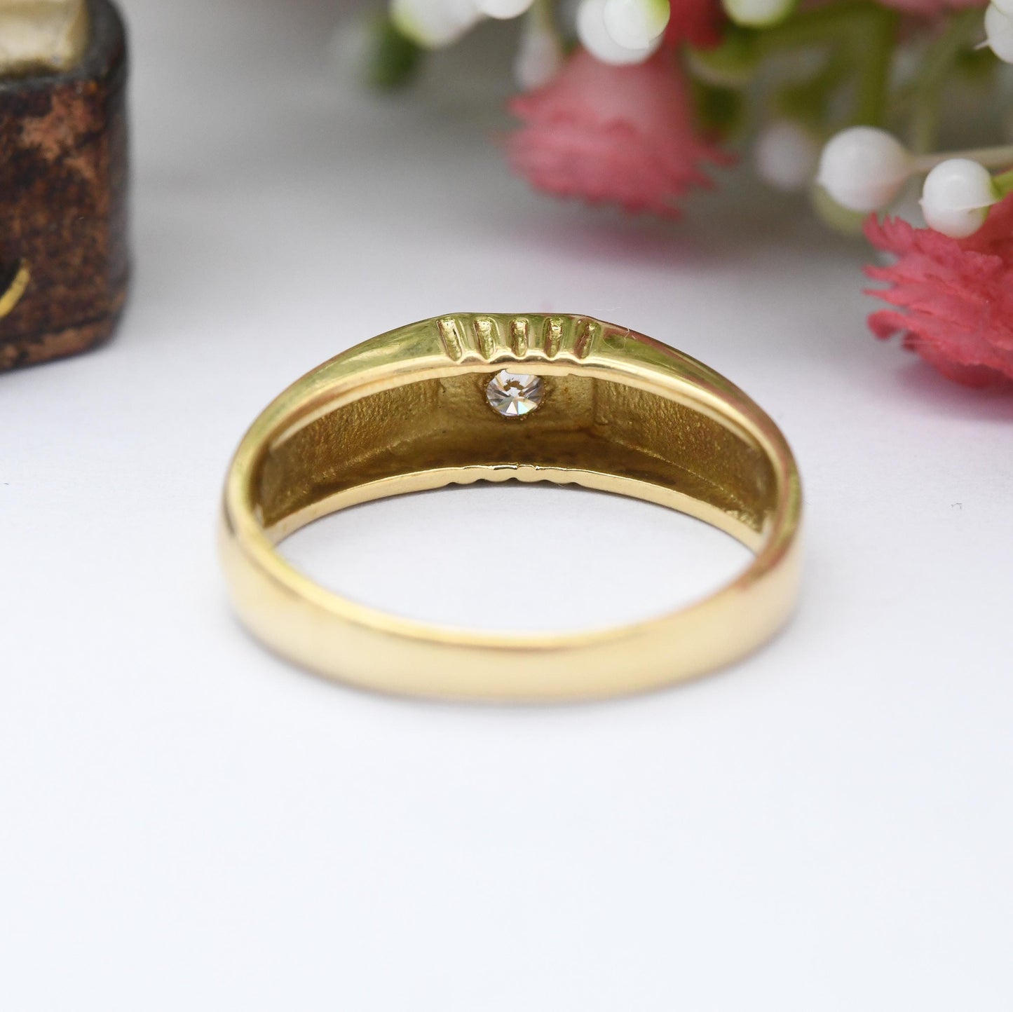 Vintage 18ct Gold Signet Ring with a Star Set Diamond Solitaire - Unisex Gold Ring Jewellery Gift for Him | UK Size - R | US Size - 8 1/2