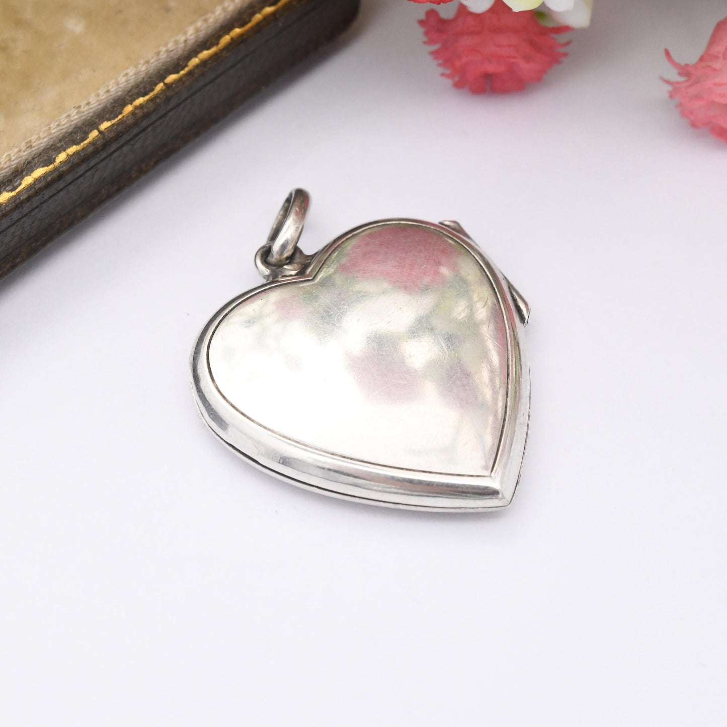 Vintage Silver Heart Locket Pendant with Flower Engraving - Mid-Century Textured Silver Jewellery Love Heart Shaped Locket Pretty Gift 835S