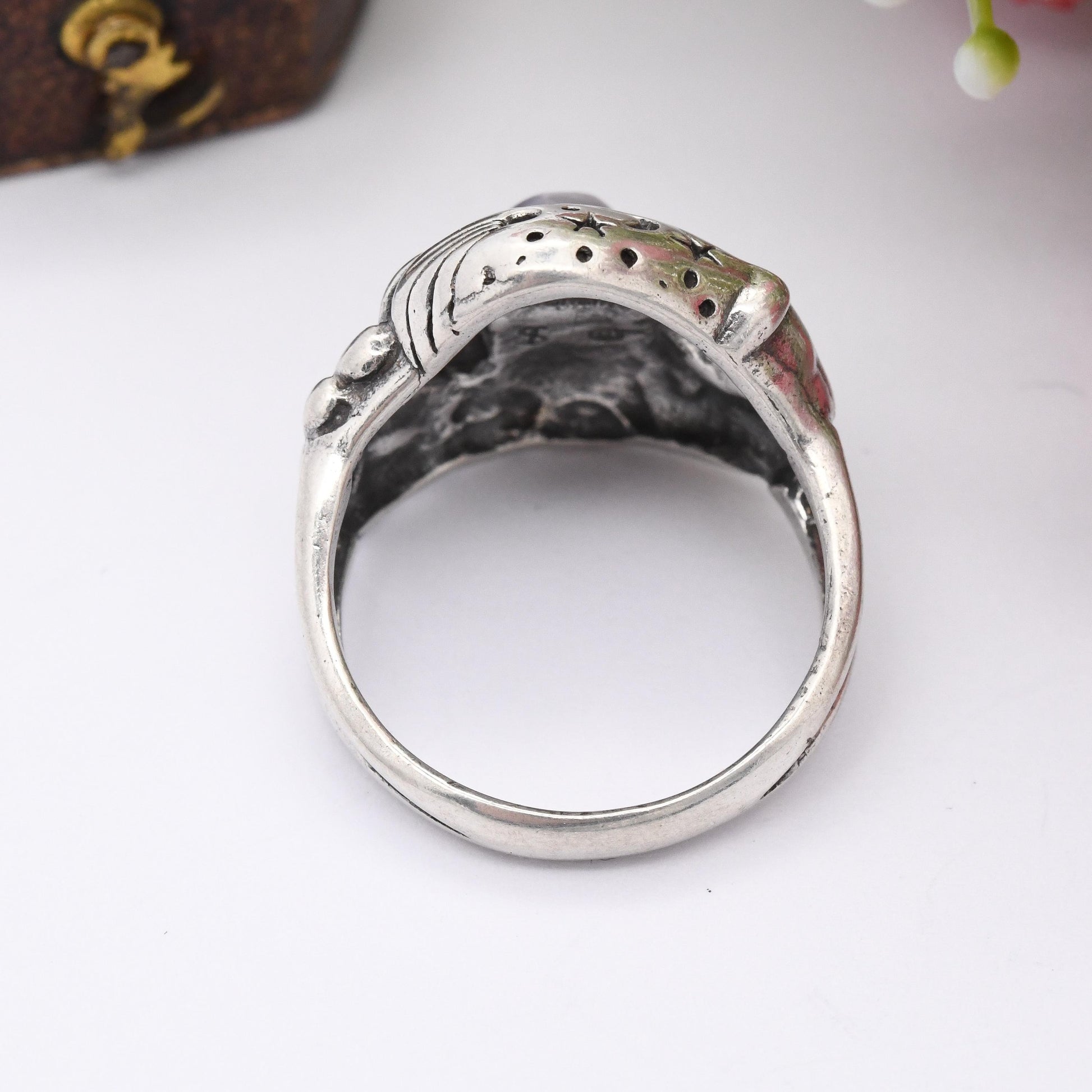 Vintage Shube Dakota West Sterling Silver Bear Ring with Gemstone Inlay - Stars and Moon Feather Flowers | UK Size - R 1/2 | US Size - 8 3/4