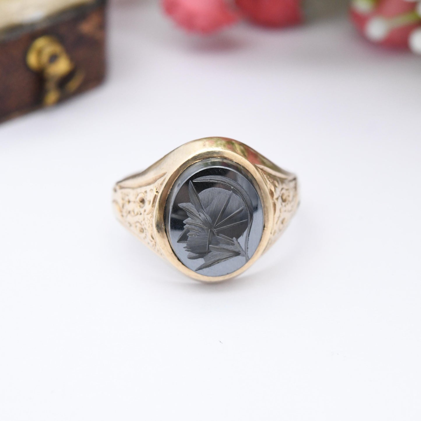 Vintage 9ct Gold Hematite Intaglio Signet Ring with Textured Floral Shoulders - Carved Gladiator Soldier | UK Size - N 1/2 | US Size - 7