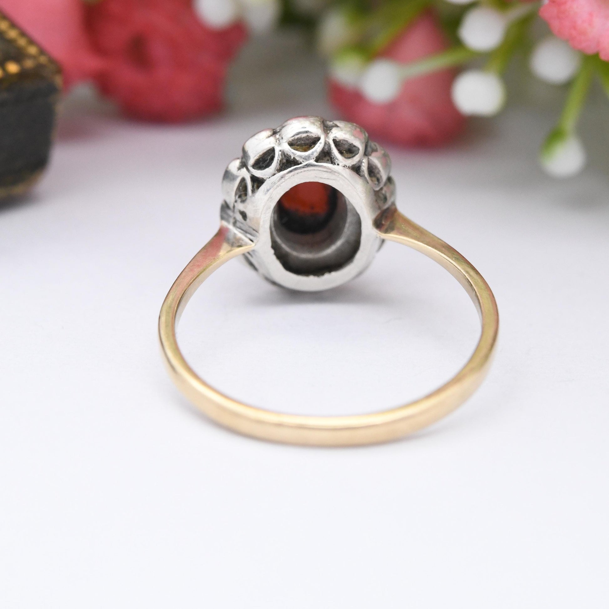 Vintage 9ct Gold & Sterling Silver Carnelian Paste Floral Halo Ring c. 1950 - Daisy Flower Ring Cocktail | UK Size - M 1/2 | US Size - 6 1/4