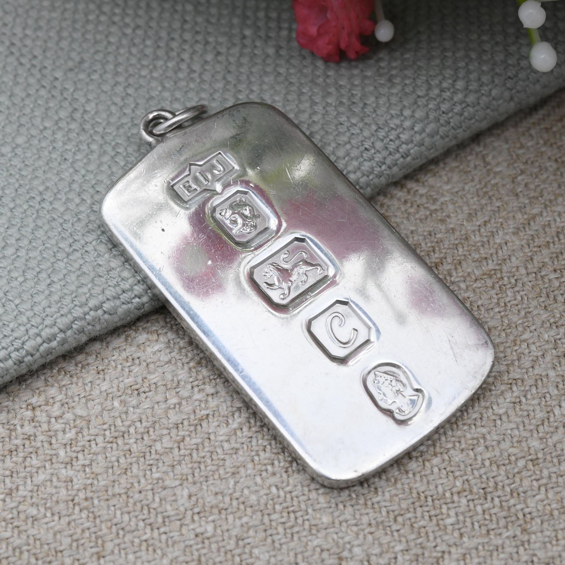 Vintage Sterling Silver Ingot Pendant 1977 with Queen Elizabeth II Silver Jubilee Stamp EIJ - Flat Rounded Rectangle | Hallmarked in London