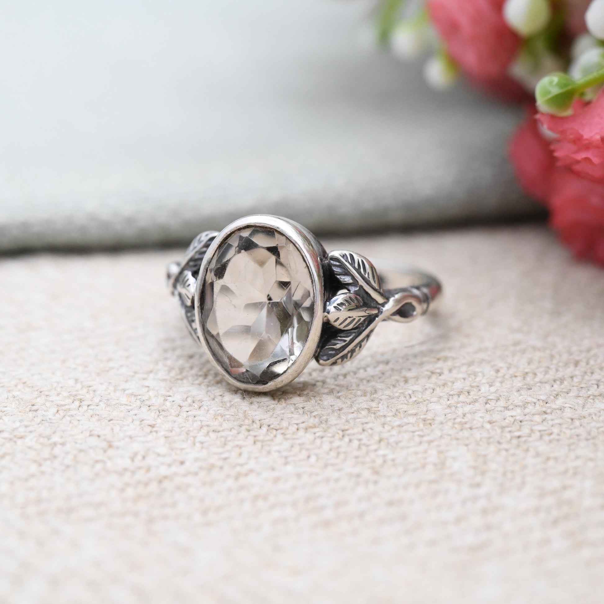 Vintage Sterling Silver Quartz Ring with Leaf Shoulders - Statement Mid-Century Gemstone Jewellery Faceted | UK Size - P 1/2 | US Size - 8