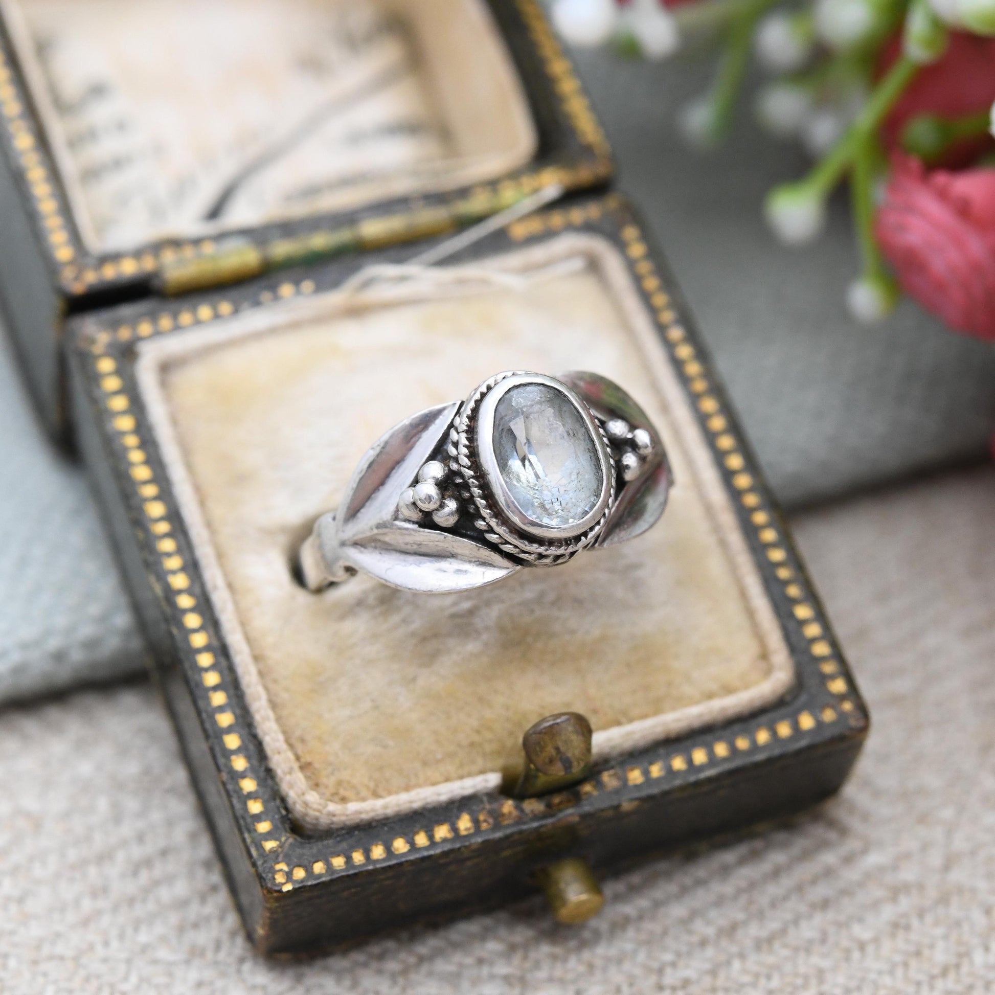 Vintage Sterling Silver Ring with Leaf and Berry Shoulders - Faceted Blue Stone | Pretty Detail Rope Bezel | UK Size - N | US Size - 6 3/4