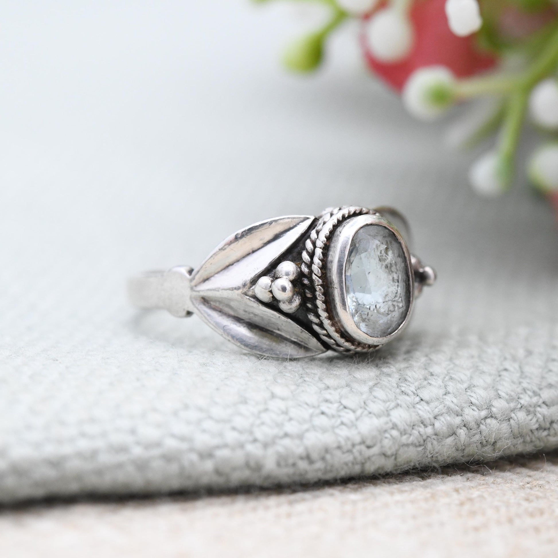 Vintage Sterling Silver Ring with Leaf and Berry Shoulders - Faceted Blue Stone | Pretty Detail Rope Bezel | UK Size - N | US Size - 6 3/4