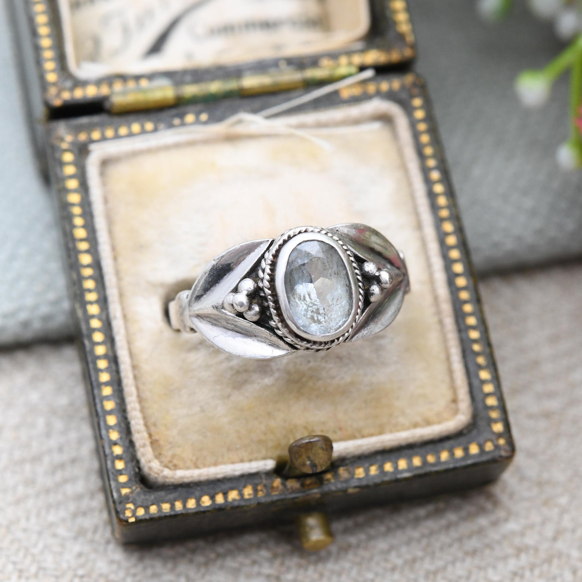 Vintage Sterling Silver Ring with Leaf and Berry Shoulders - Faceted Blue Stone | Pretty Detail Rope Bezel | UK Size - N | US Size - 6 3/4
