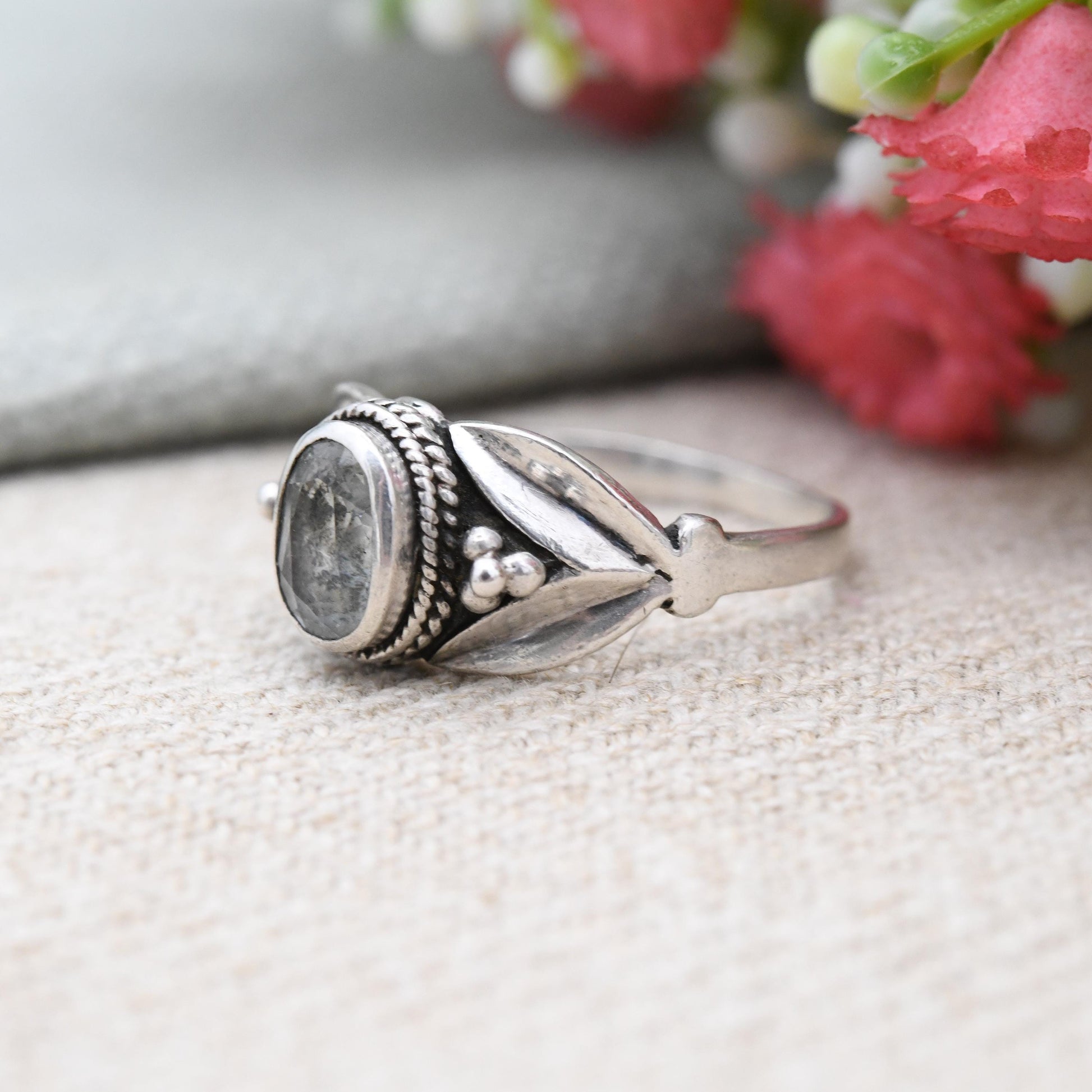 Vintage Sterling Silver Ring with Leaf and Berry Shoulders - Faceted Blue Stone | Pretty Detail Rope Bezel | UK Size - N | US Size - 6 3/4