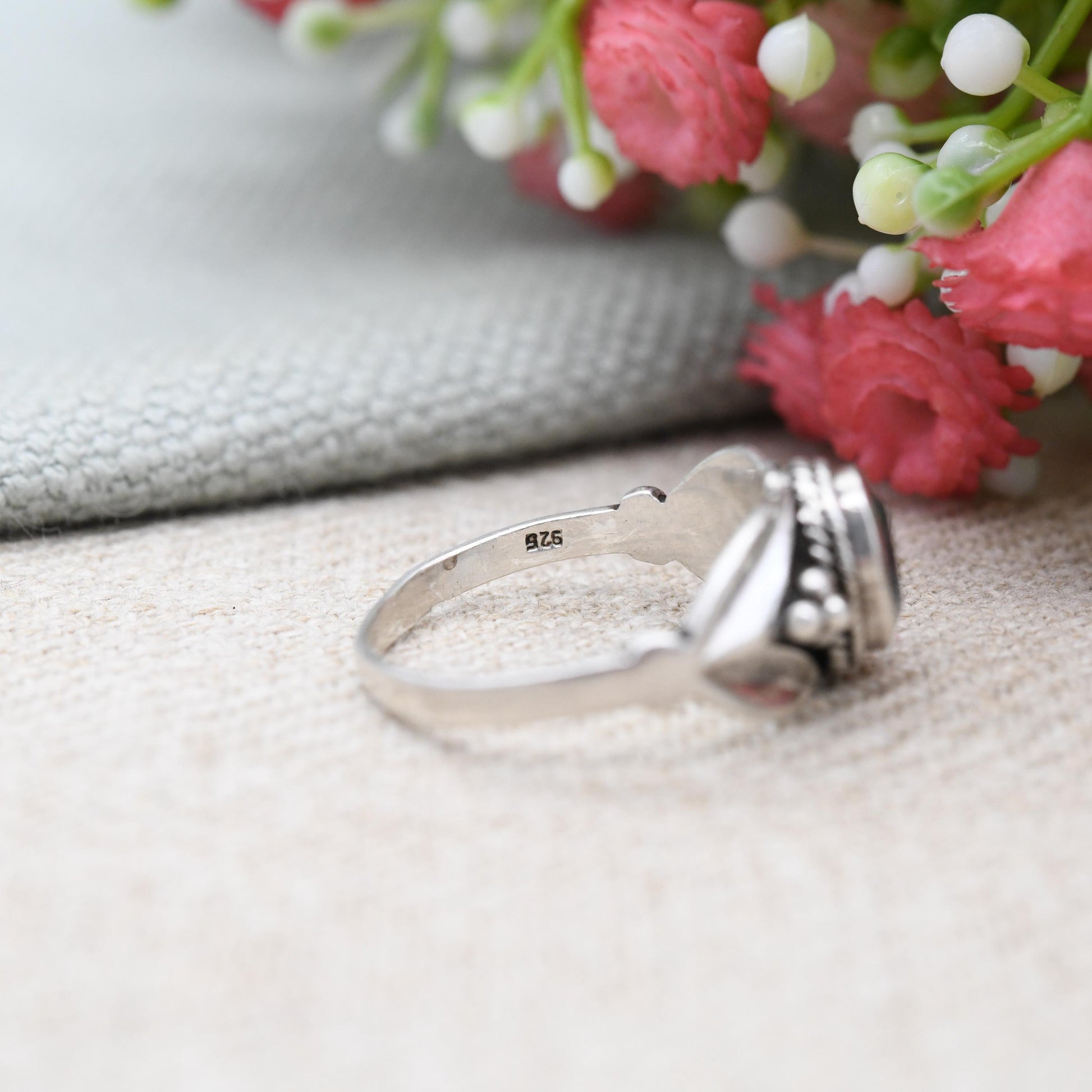 Vintage Sterling Silver Ring with Leaf and Berry Shoulders - Faceted Blue Stone | Pretty Detail Rope Bezel | UK Size - N | US Size - 6 3/4