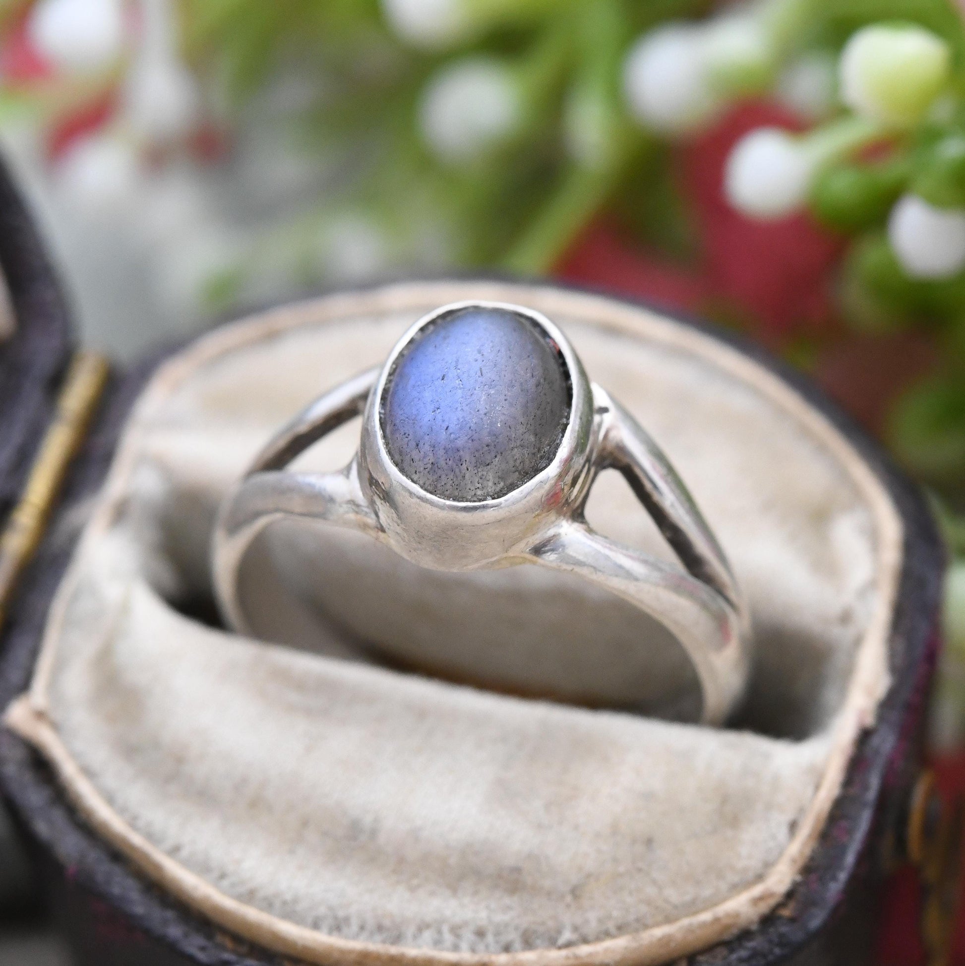Vintage Sterling Silver Labradorite Ring - Minimal Oval Shape Cabochon Gemstone Blue Stone | Gift for Her | UK Size - J 1/2 | US Size - 5