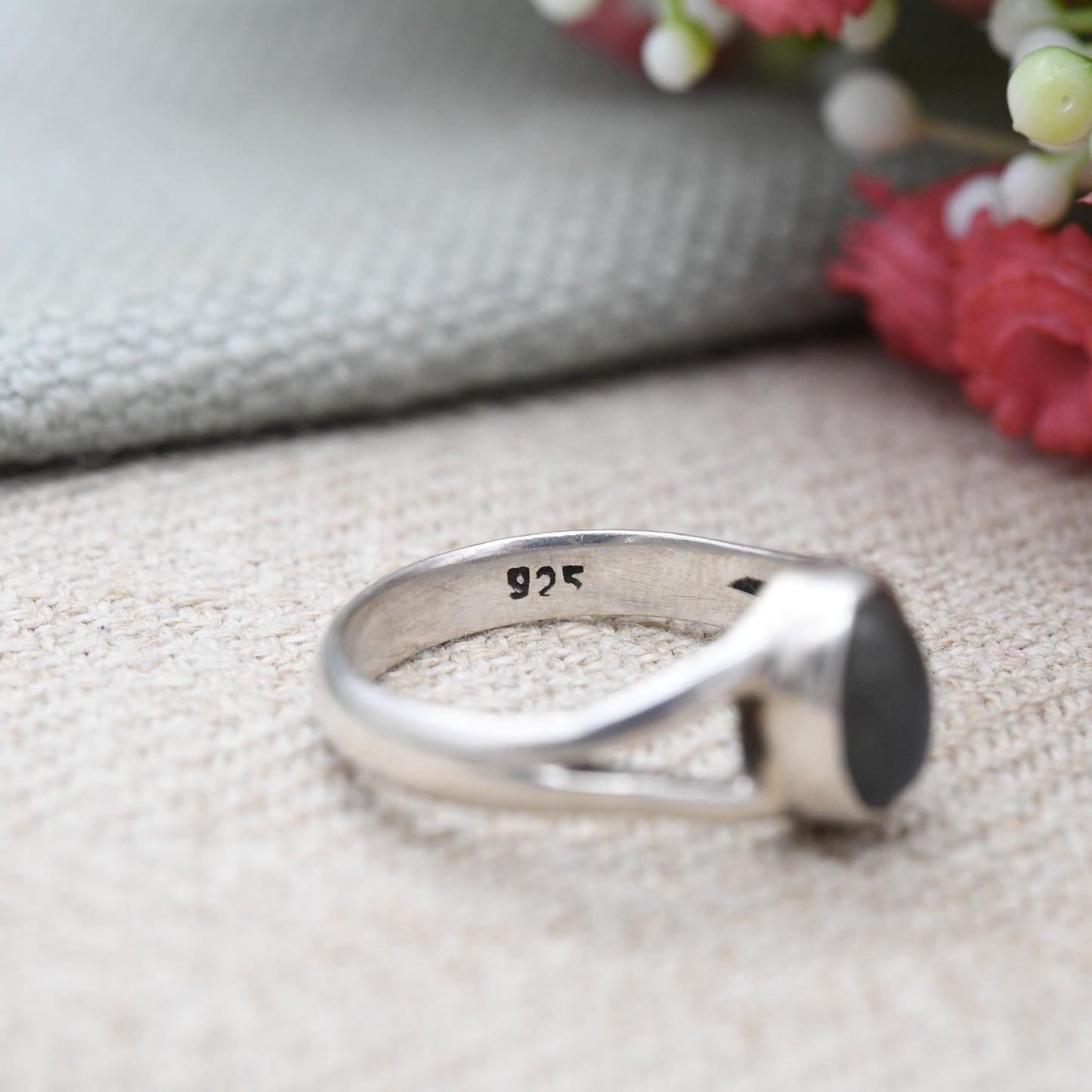 Vintage Sterling Silver Labradorite Ring - Minimal Oval Shape Cabochon Gemstone Blue Stone | Gift for Her | UK Size - J 1/2 | US Size - 5
