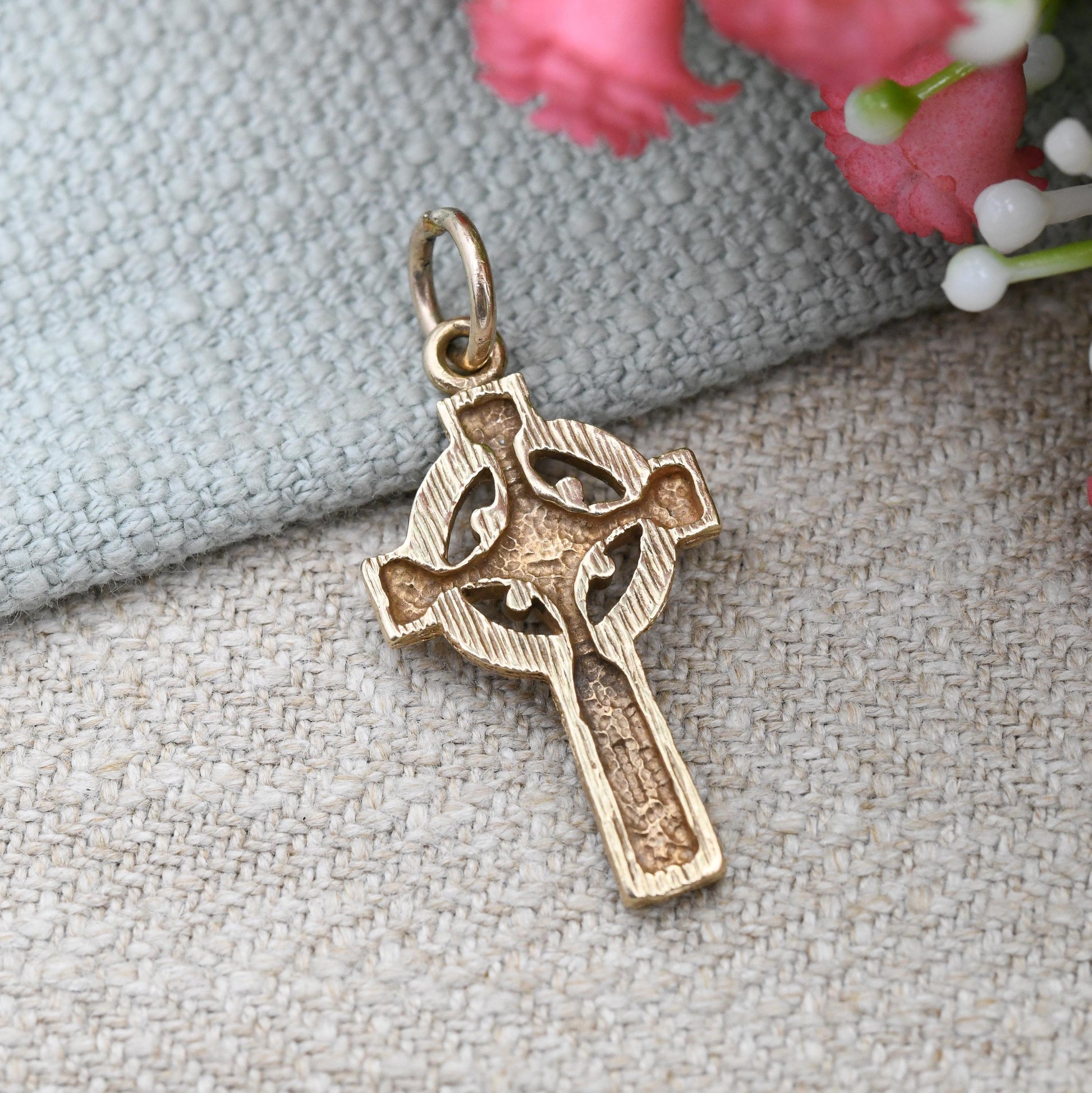 Vintage 9ct Gold Celtic Cross Pendant with Openwork Pattern - Yellow Gold Christian Religious Necklace Gift for Christening Baptism