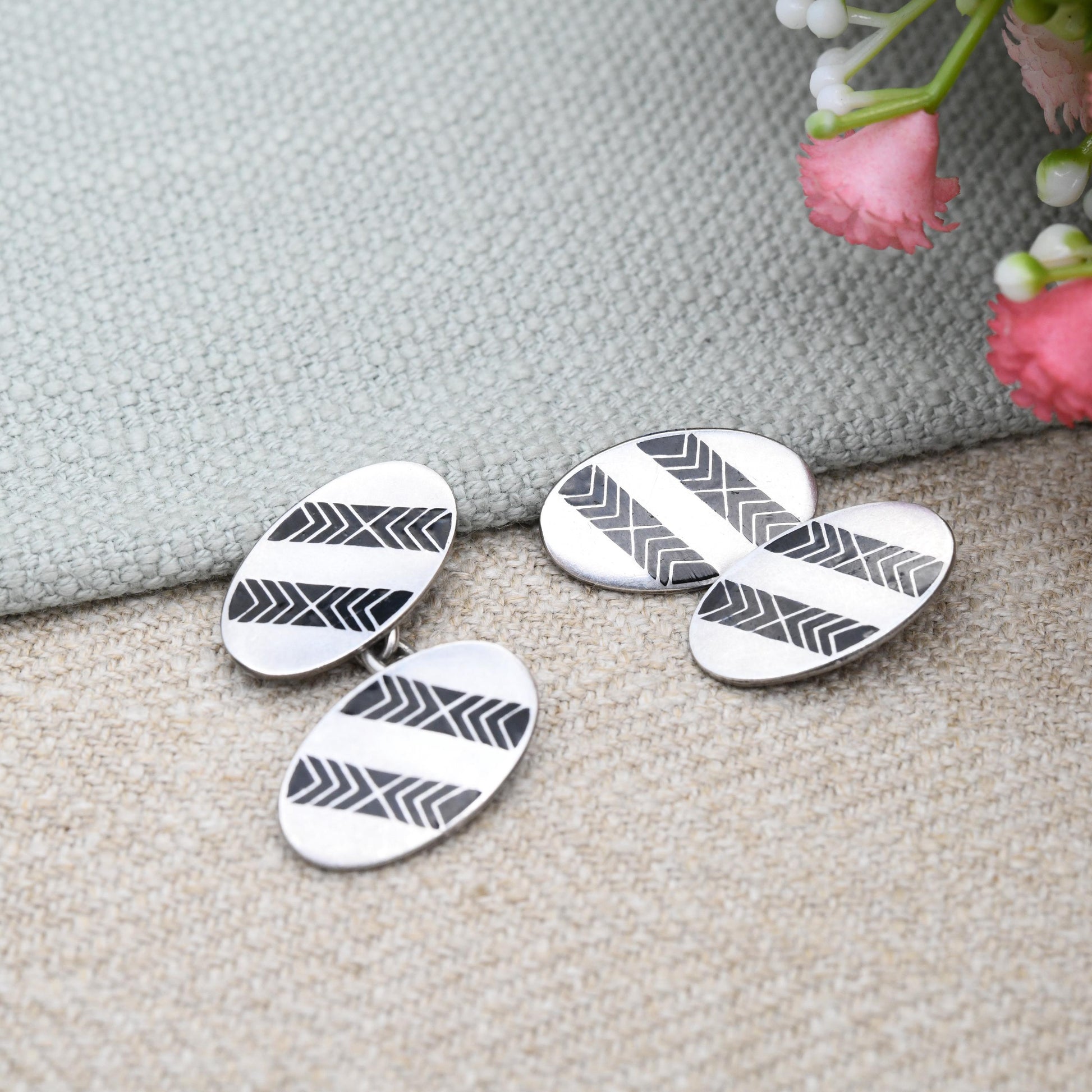 Vintage Sterling Silver Black Enamel Cufflinks - c. 1950s Mid-Century Minimal Silver Jewellery Gift for Him Oval Chain Links Geometric Arrow
