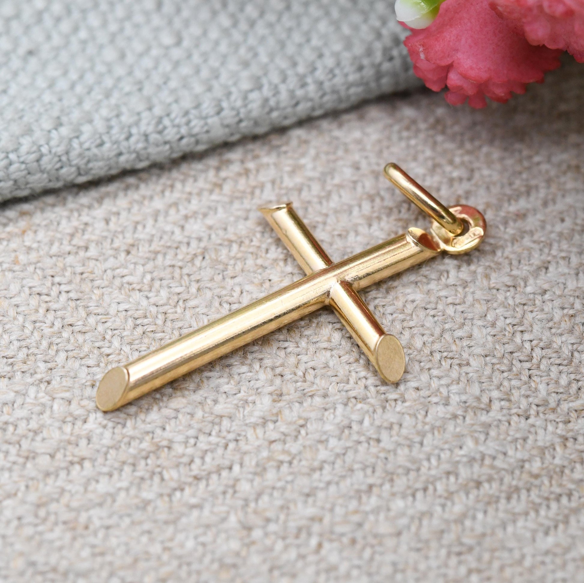 Unoaerre Vintage 9ct Gold Cross Pendant - Italian Designer Jewellery Yellow Gold Christian Religious Necklace Gift Christening Baptism