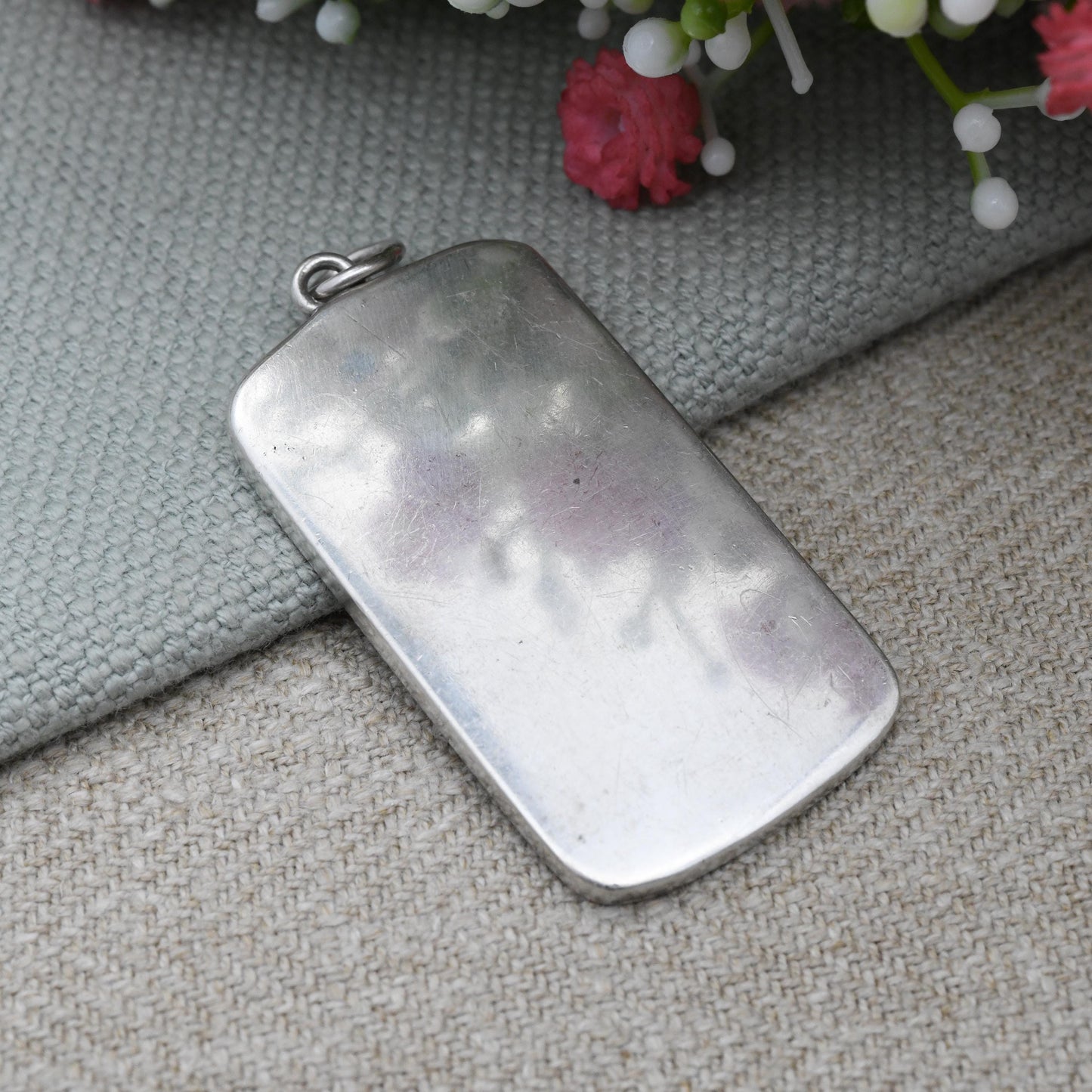 Vintage Sterling Silver Ingot Pendant 1977 with Queen Elizabeth II Silver Jubilee Stamp EIJ - Flat Rounded Rectangle | Hallmarked in London