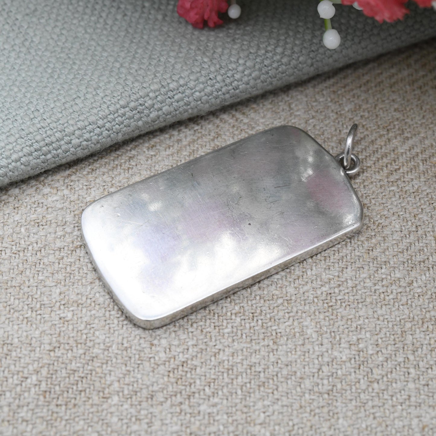 Vintage Sterling Silver Ingot Pendant 1977 with Queen Elizabeth II Silver Jubilee Stamp EIJ - Flat Rounded Rectangle | Hallmarked in London