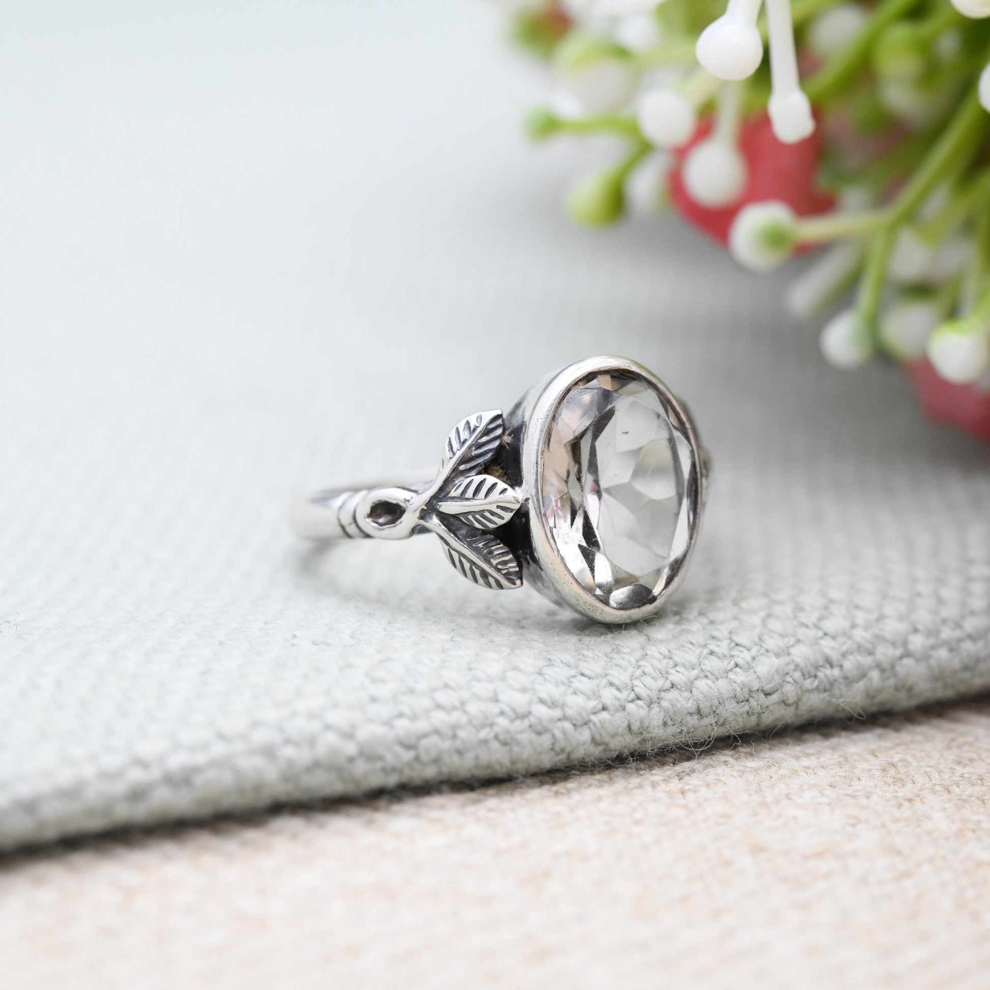 Vintage Sterling Silver Quartz Ring with Leaf Shoulders - Statement Mid-Century Gemstone Jewellery Faceted | UK Size - P 1/2 | US Size - 8