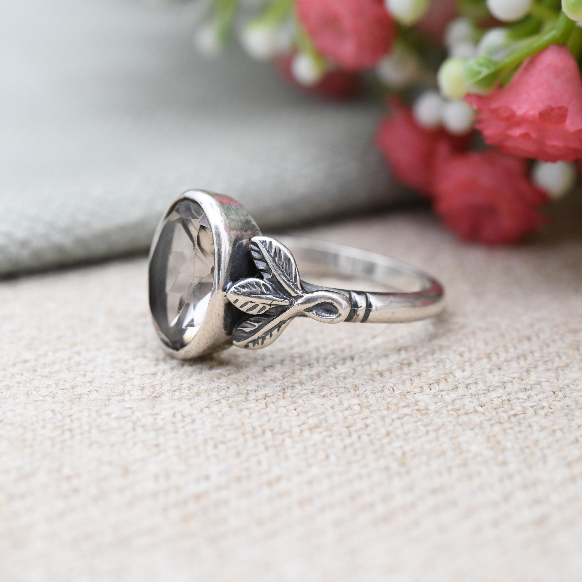 Vintage Sterling Silver Quartz Ring with Leaf Shoulders - Statement Mid-Century Gemstone Jewellery Faceted | UK Size - P 1/2 | US Size - 8