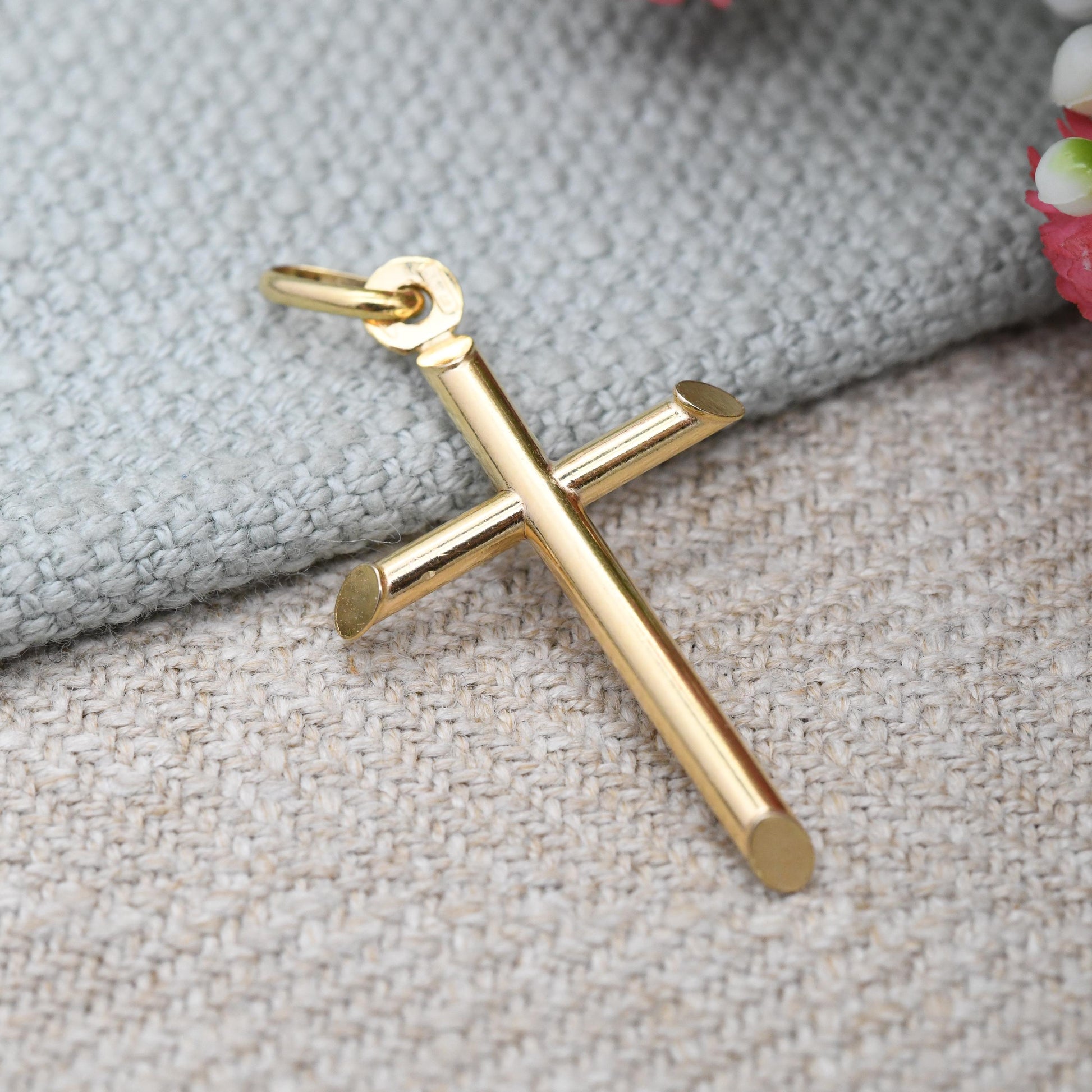 Unoaerre Vintage 9ct Gold Cross Pendant - Italian Designer Jewellery Yellow Gold Christian Religious Necklace Gift Christening Baptism
