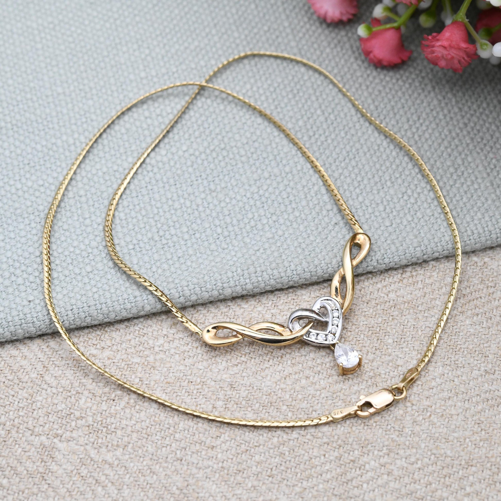 Vintage 9ct Gold Heart Pendant Necklace - Knotted Integral Teardrop Pretty Ornate Solid Gold Jewellery Gift for Her | Y2K 2000s Yellow Gold