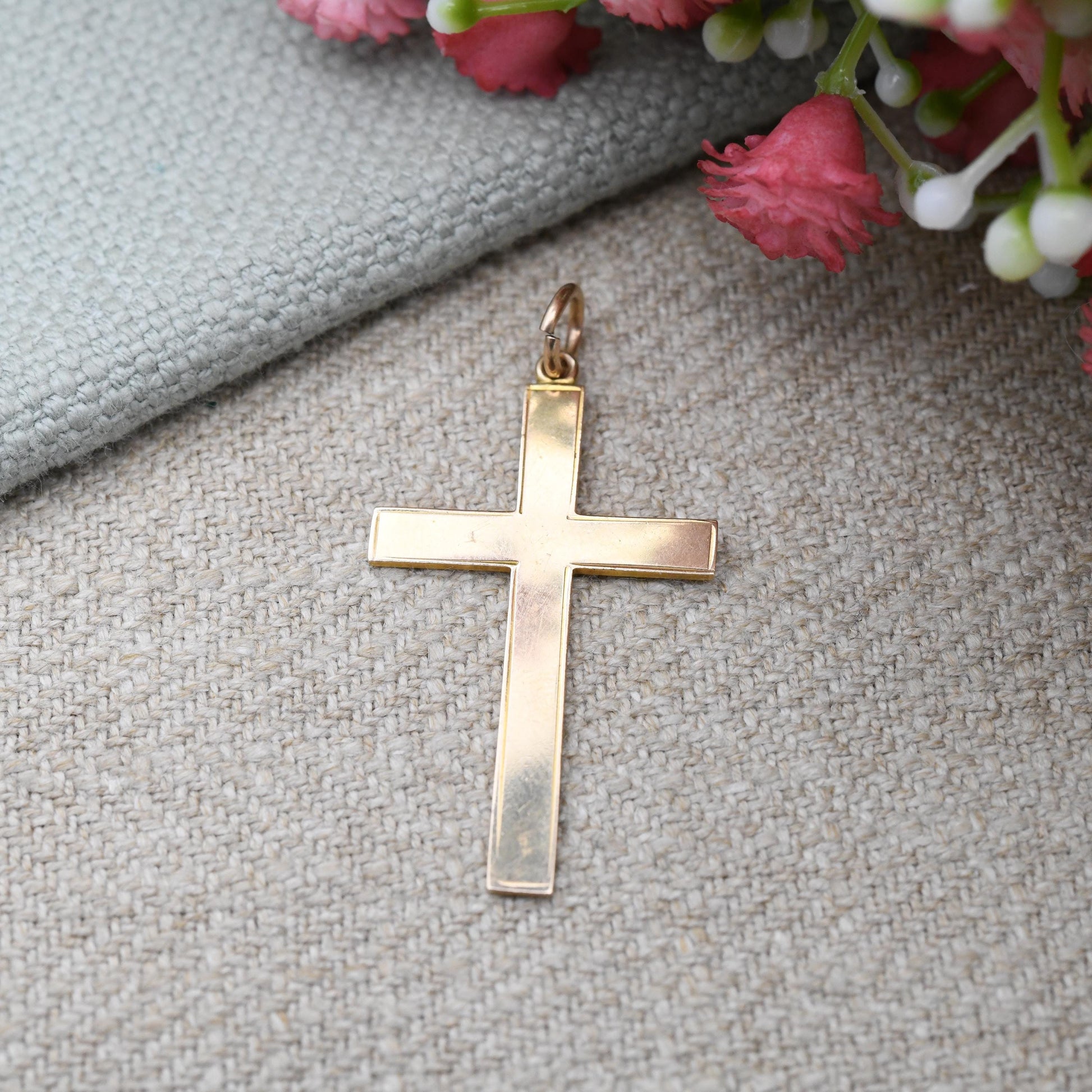 Vintage 9ct Gold Plain Cross Pendant c. 1950s - Mid-Century Minimal Yellow Gold Jewellery Christian Religious Necklace Christening Baptism