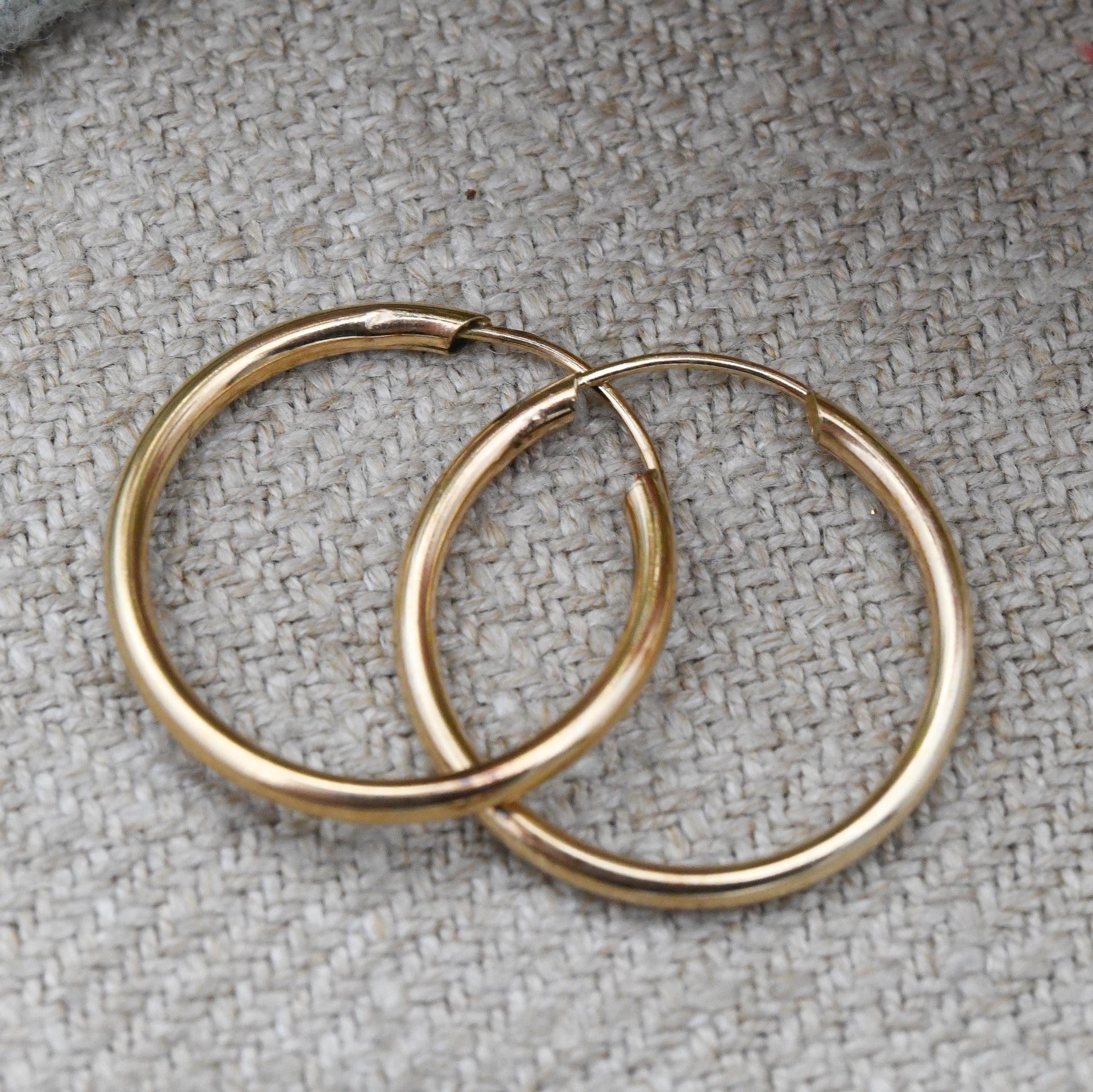 Vintage 9ct Gold Hoop Earrings Design - Minimal Hollow Hoops | Pretty Gold Jewellery Gift for Her | Everyday Gold Jewellery | 19mm Diameter