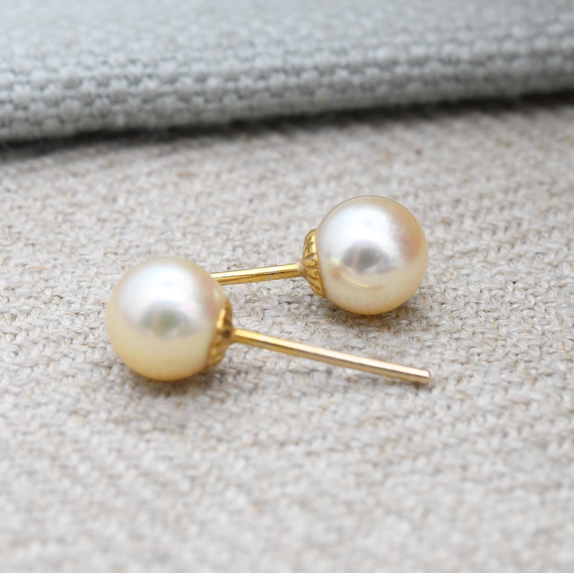 Vintage 9ct Gold Pearl Stud Earrings 7mm - Large Minimalist White Cultured Pearl Round Ball Earrings | Everyday Studs Jewellery Gift for Her