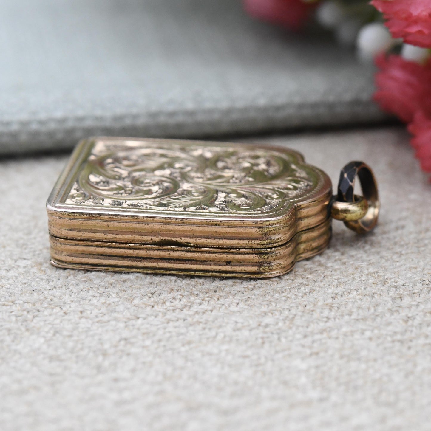 Antique Victorian Book Locket 9ct Gold Back and Front - Engraved Floral Scrolling Design Blank Shield | Aesthetic Movement Leaves