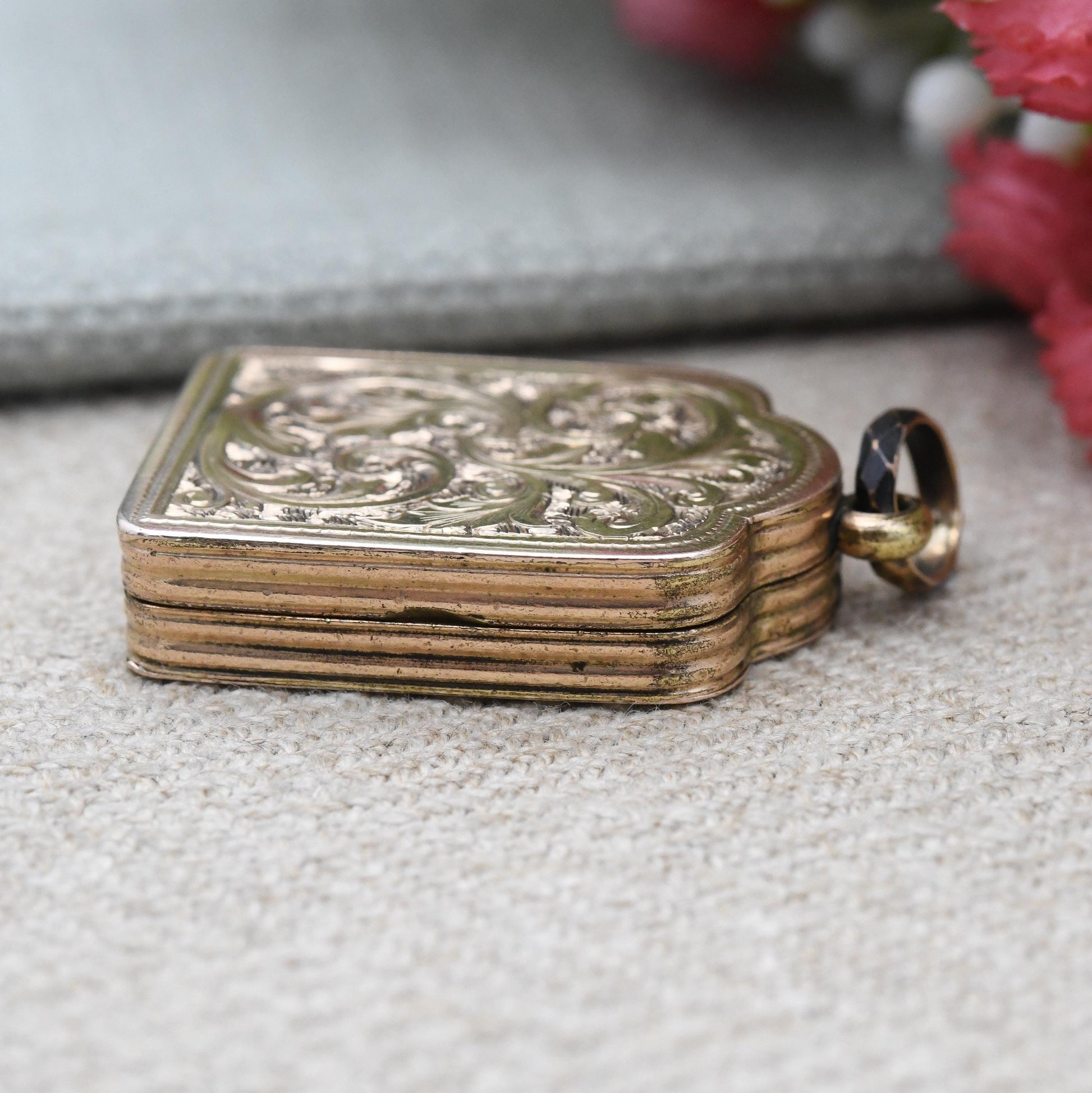 Antique Victorian Book Locket 9ct Gold Back and Front - Engraved Floral Scrolling Design Blank Shield | Aesthetic Movement Leaves