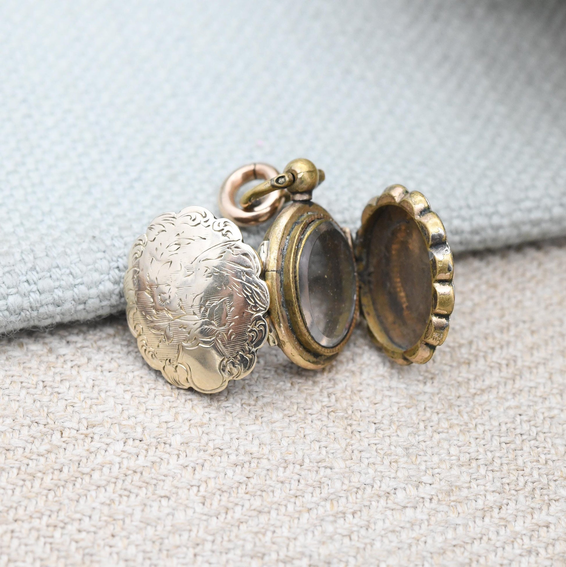 Antique Victorian Double Sided Locket 9ct Gold Back and Front Miniature Pendant - Magnifying Glass | Engraved Flowers Aesthetic Movement
