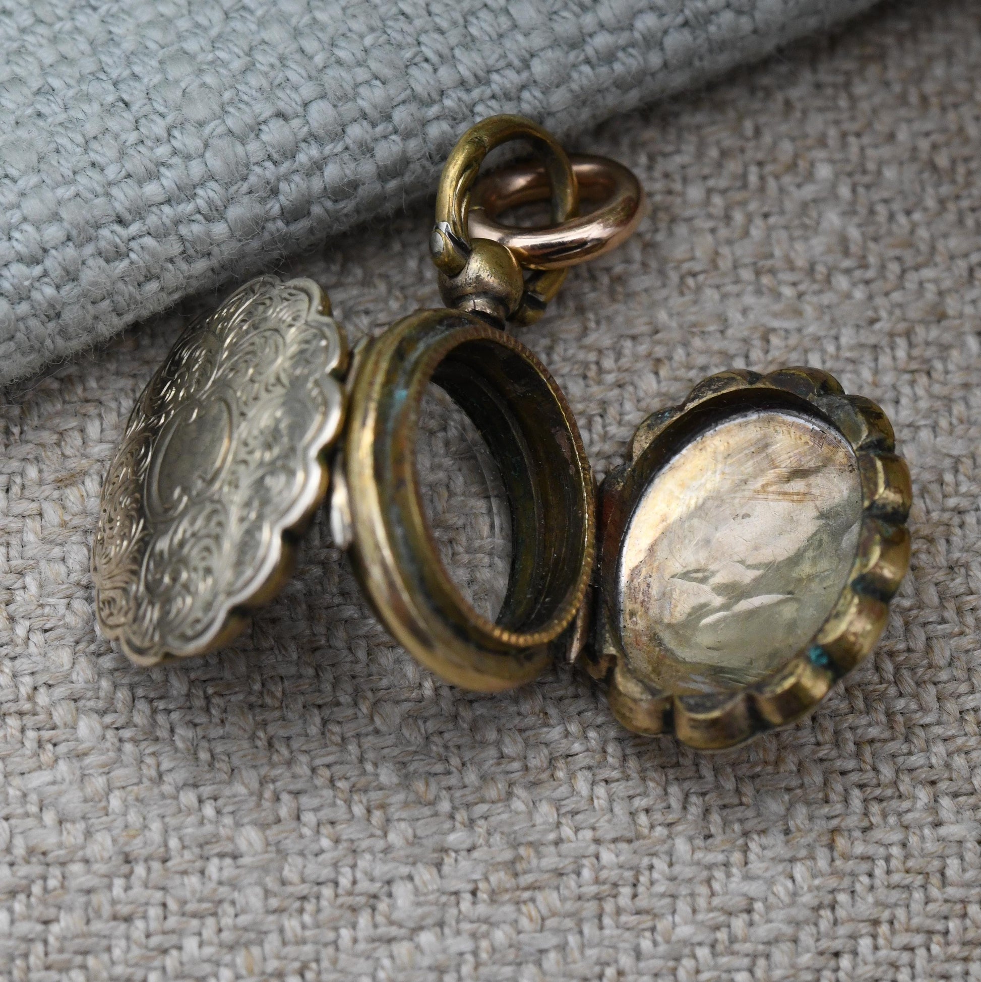 Antique Victorian Double Sided Locket 9ct Gold Back and Front Miniature Pendant - Magnifying Glass | Engraved Flowers Aesthetic Movement