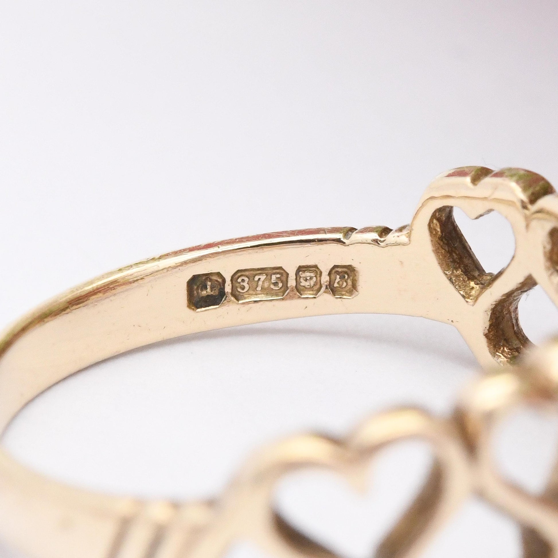 Vintage 9ct Gold Heart Ring 1976 - Open Love Heart Design Mid-Century 1970s Sentimental Jewellery Gift | UK Size - P | US Size - 7 1/2
