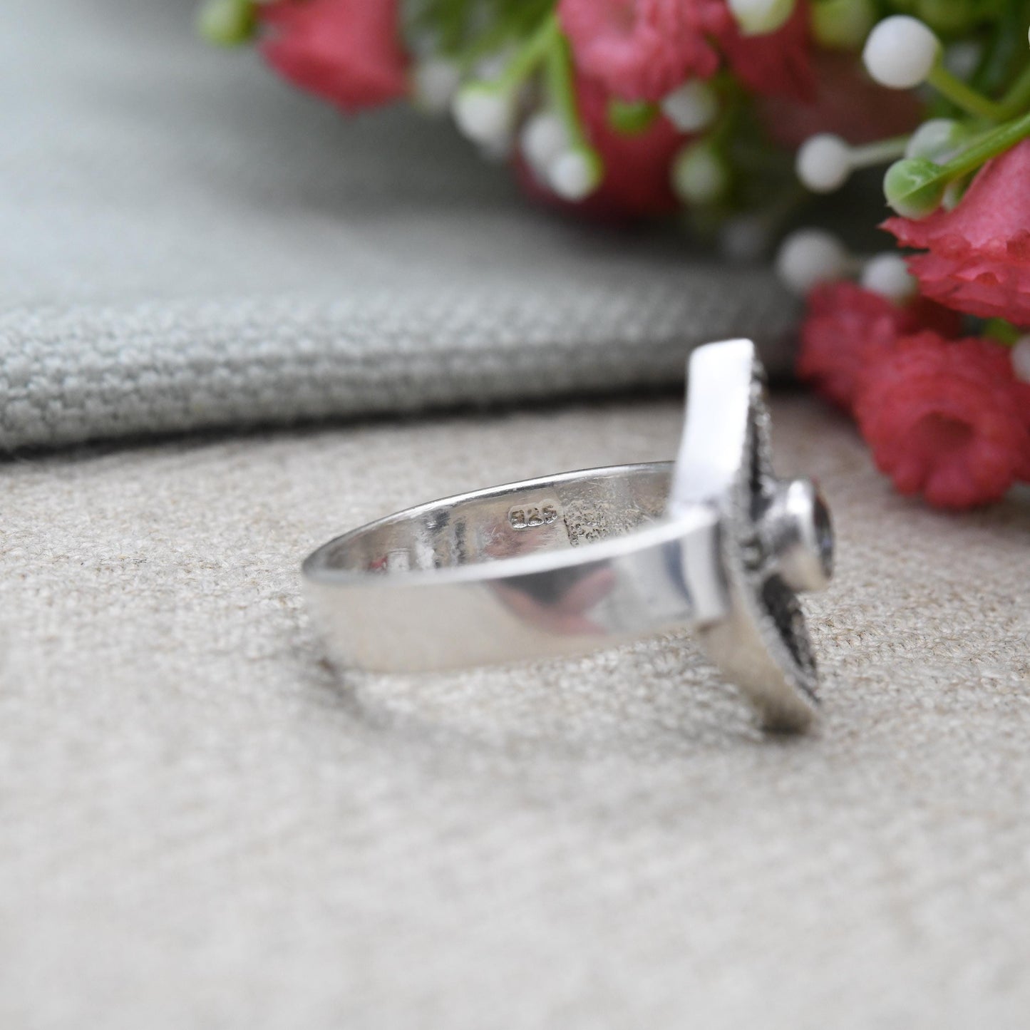 Vintage Sterling Silver Marquise Shape Solitaire Ring with Marcasite - Round Clear Stone Milgrain Setting | UK Size - M | US Size - 6 1/2