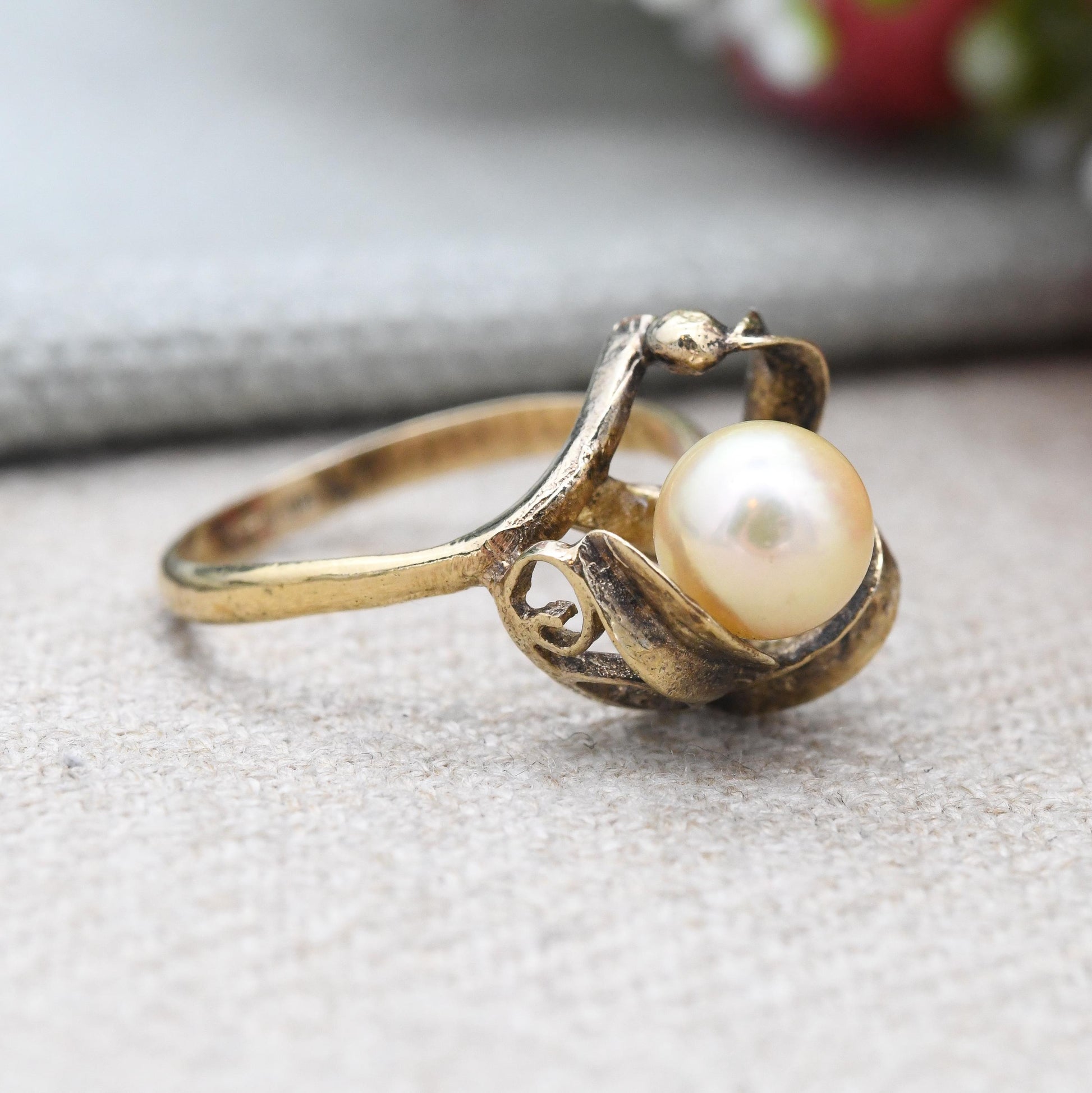 Vintage Sterling Silver Pearl Ring Gold Plated - c. 1960s Cocktail Ring with Ornate Leaf Design | UK Size - N | US Size - 7