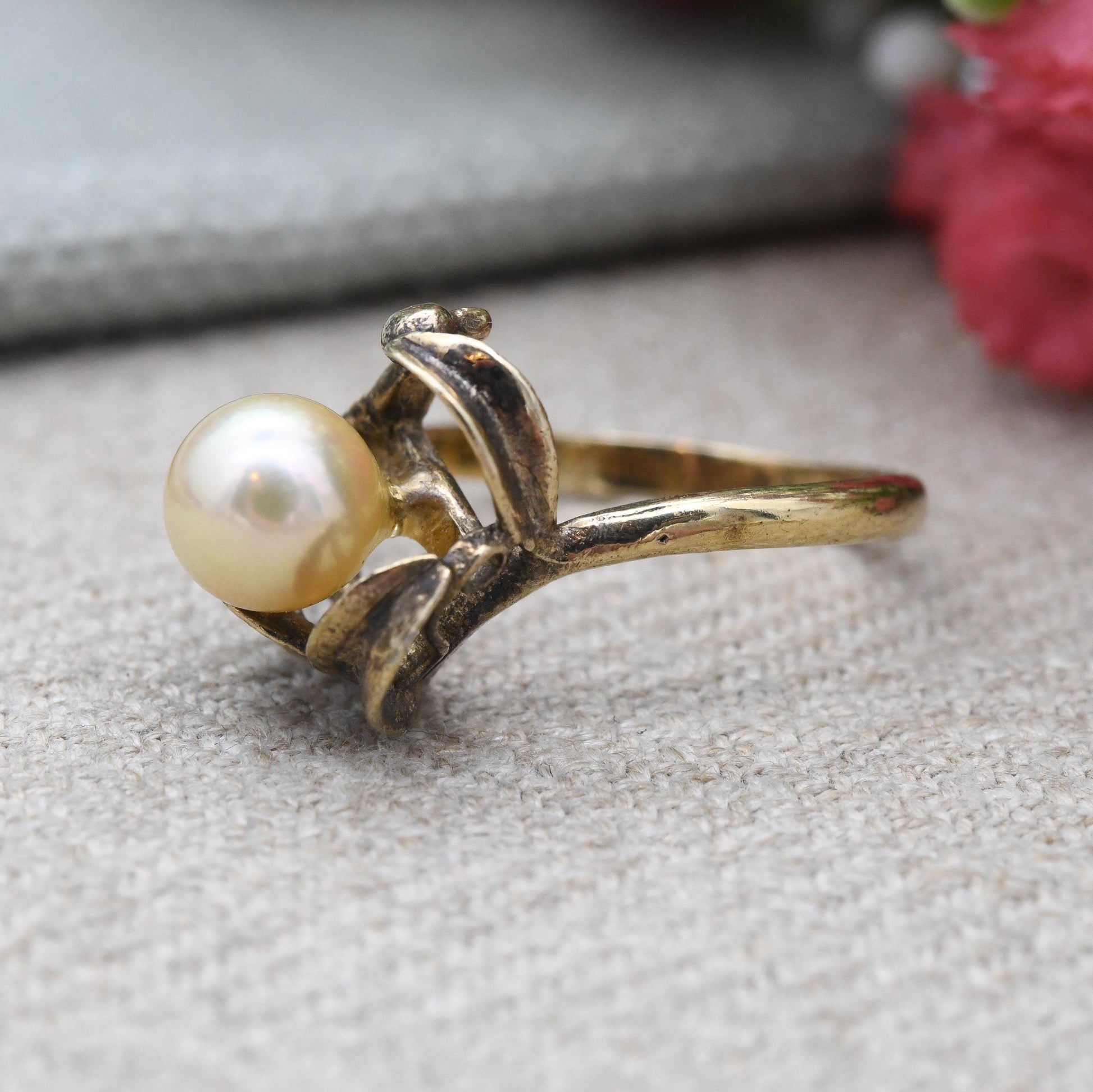 Vintage Sterling Silver Pearl Ring Gold Plated - c. 1960s Cocktail Ring with Ornate Leaf Design | UK Size - N | US Size - 7