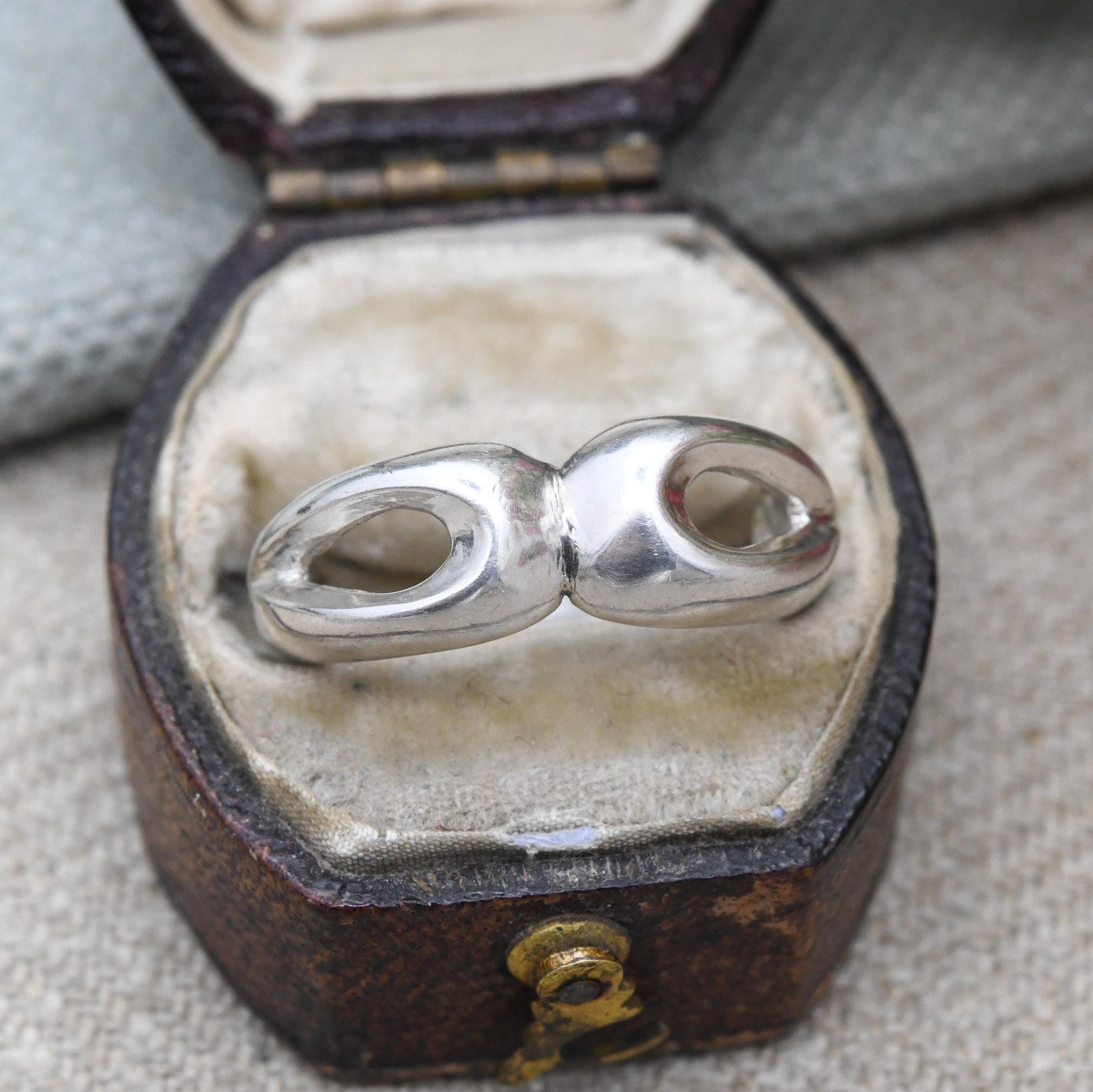 Vintage Silver Heart Shape Band Ring - European Minimalist Everyday Understated Openwork Unisex Design | UK Size - L 1/2 | US Size - 6 1/4