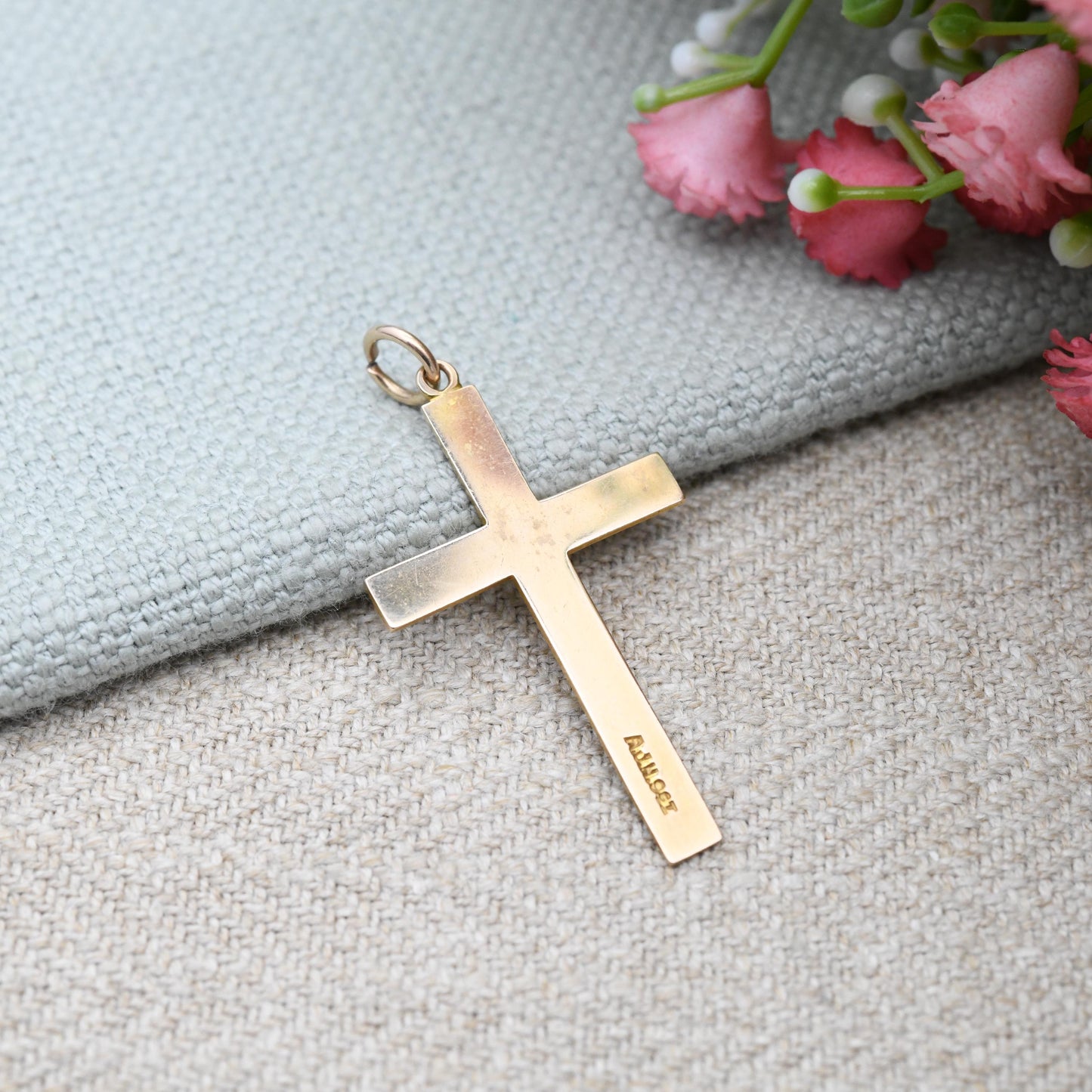 Vintage 9ct Gold Plain Cross Pendant c. 1950s - Mid-Century Minimal Yellow Gold Jewellery Christian Religious Necklace Christening Baptism