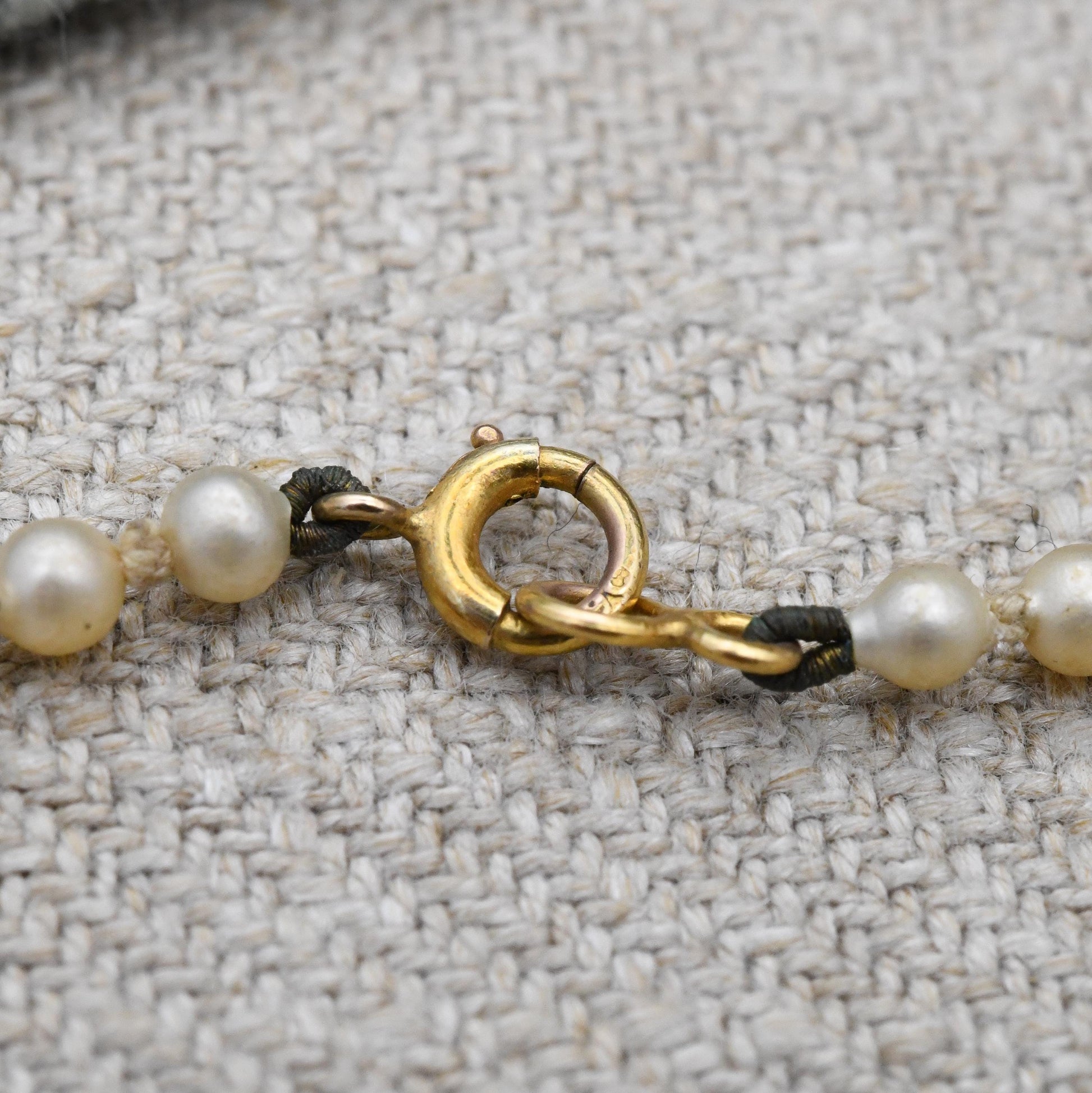 Vintage Faux Pearl Necklace in Fitted Box with 9ct Gold Clasp - Northern Goldsmiths Company Duchess Pearls Reg. No. 426873 | Choker 16"