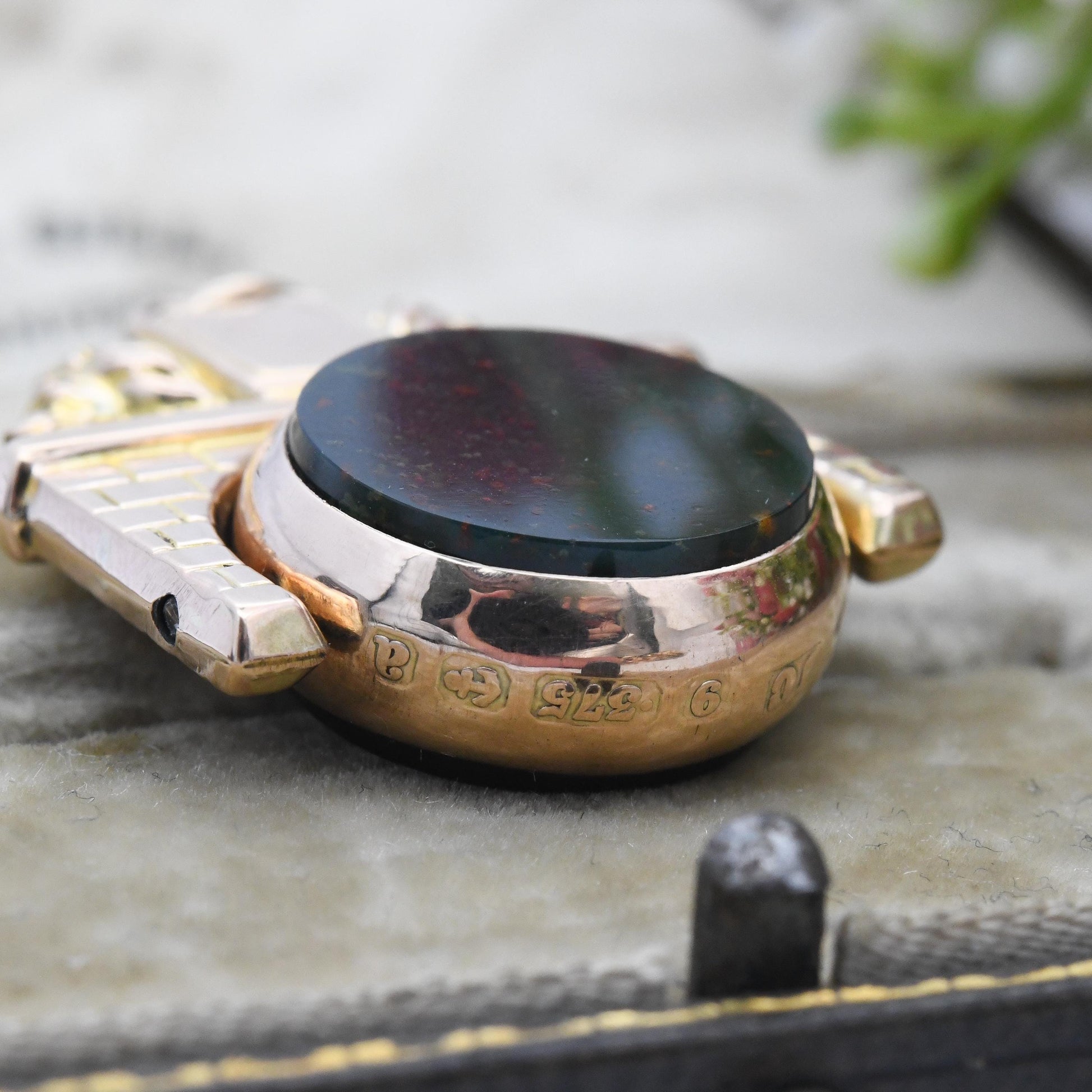 Antique 9ct Gold Gemstone Spinner Fob Pendant with Lion Heads Shield 1900 - Victorian Carnelian and Bloodstone Watch Fob for Charm Necklace