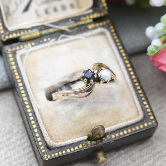 Vintage 9ct Gold Toi et Moi Ring Sapphire and Pearl 1983 - Two Stone White and Blue Gemstone Twist Ring | UK Size - K | US Size - 5 1/4