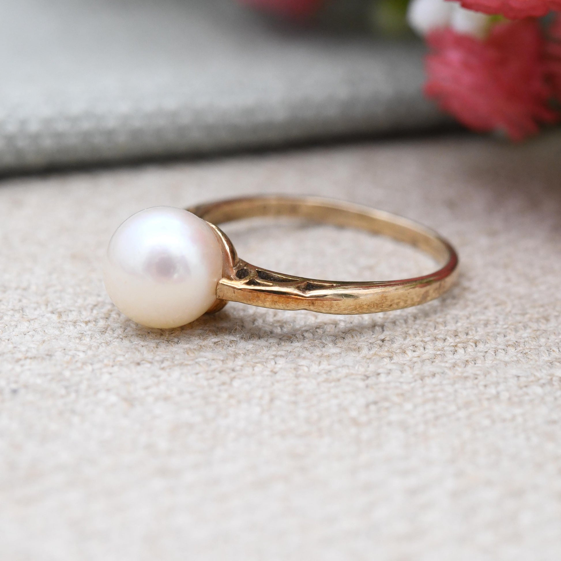 Vintage 9ct Gold Pearl Solitaire Ring - Mid-Century Large White Stone | Stylish 1970s Real Pearl Jewellery | UK Size - M 1/2 US Size - 6 1/4