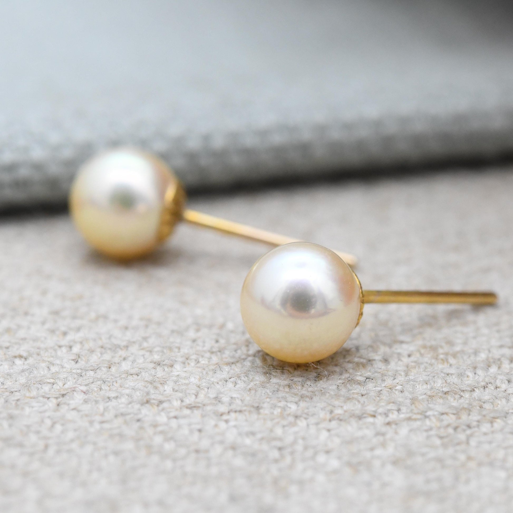 Vintage 9ct Gold Pearl Stud Earrings 7mm - Large Minimalist White Cultured Pearl Round Ball Earrings | Everyday Studs Jewellery Gift for Her