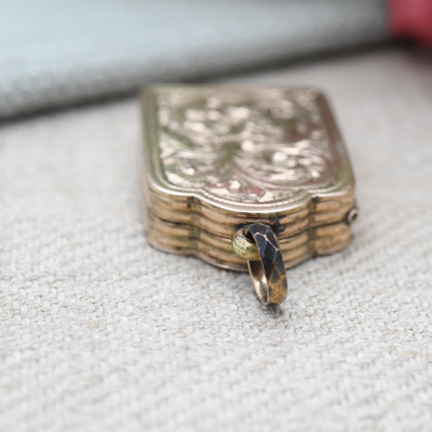 Antique Victorian Book Locket 9ct Gold Back and Front - Engraved Floral Scrolling Design Blank Shield | Aesthetic Movement Leaves