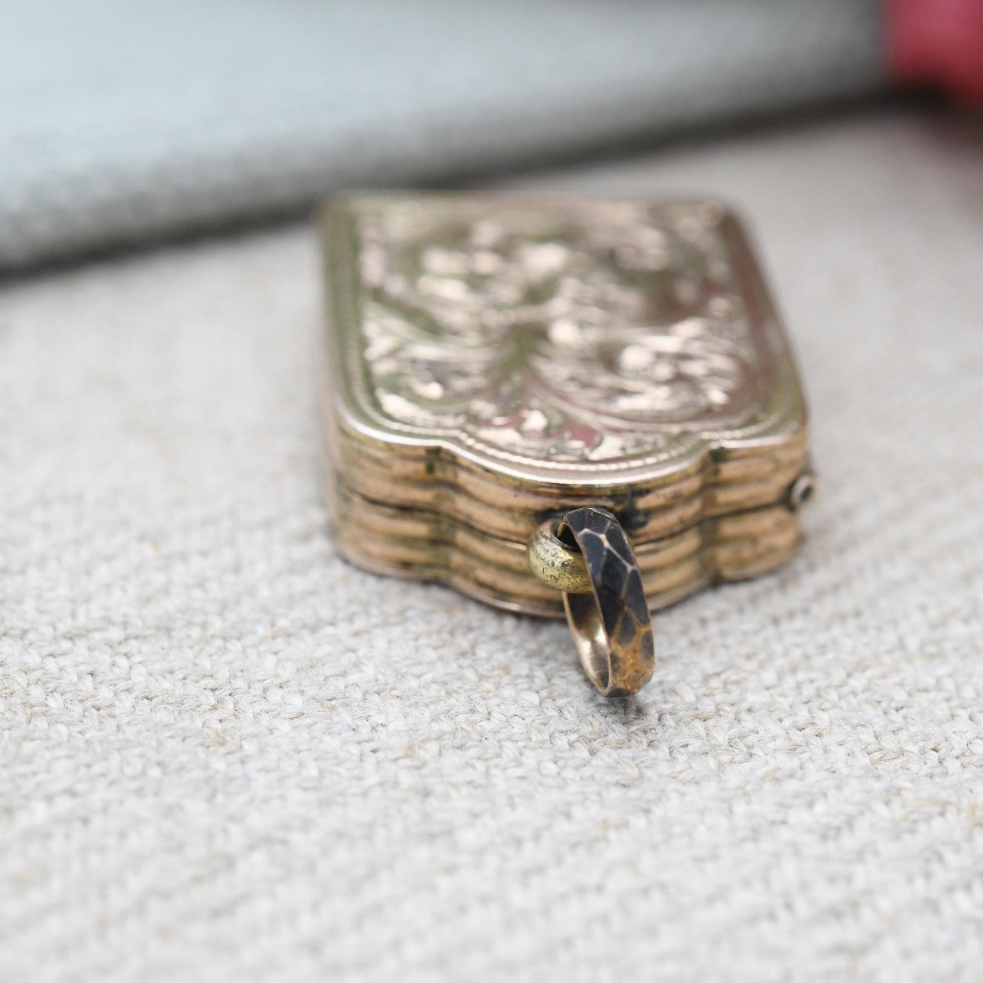 Antique Victorian Book Locket 9ct Gold Back and Front - Engraved Floral Scrolling Design Blank Shield | Aesthetic Movement Leaves
