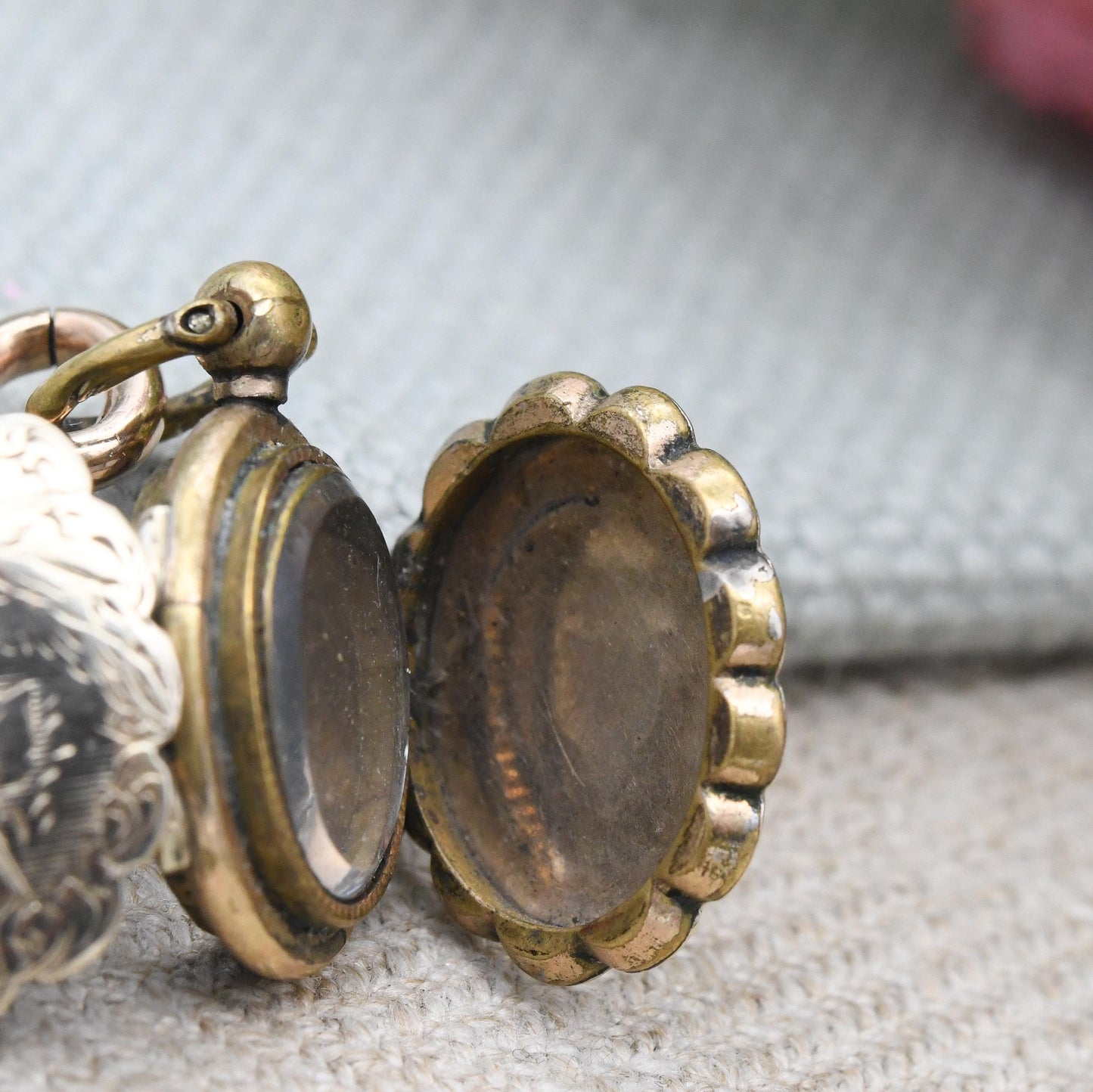 Antique Victorian Double Sided Locket 9ct Gold Back and Front Miniature Pendant - Magnifying Glass | Engraved Flowers Aesthetic Movement