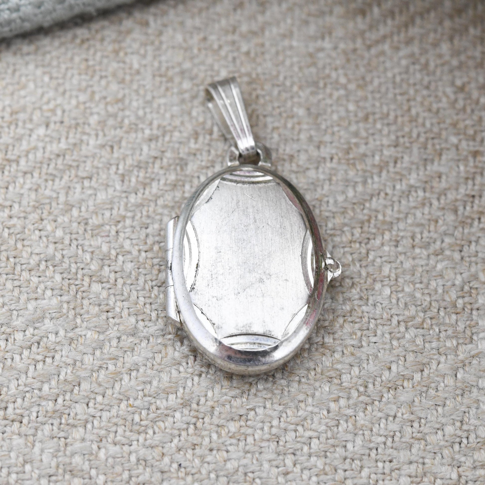 Vintage Sterling Silver Locket Pendant by Kordes and Lichtenfels K&L - Small Oval Shape Locket | Pretty Gift for Her | Charm Necklace Stack