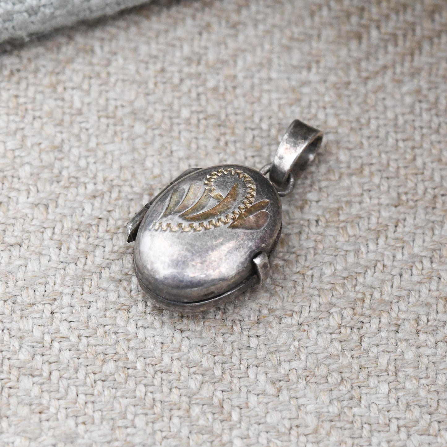 Vintage Sterling Silver Locket Pendant Small Charm - Mini Oval Locket Gift for Necklace Stack Charm Bracelet | Small Photo Picture Locket