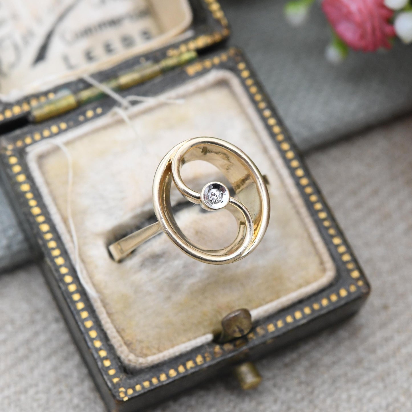 Vintage 18ct Gold Diamond Solitaire Twist Ring - Mid-Century Minimalist Round Yellow Gold Openwork S Setting | UK Size - N | US Size - 6 3/4