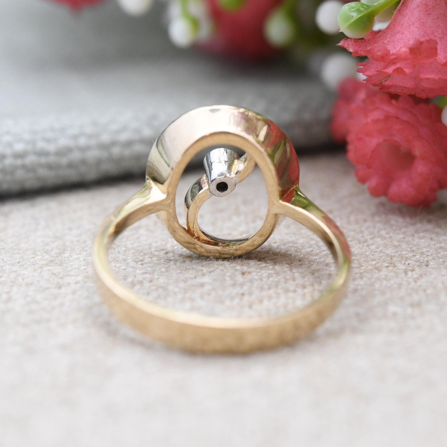 Vintage 18ct Gold Diamond Solitaire Twist Ring - Mid-Century Minimalist Round Yellow Gold Openwork S Setting | UK Size - N | US Size - 6 3/4