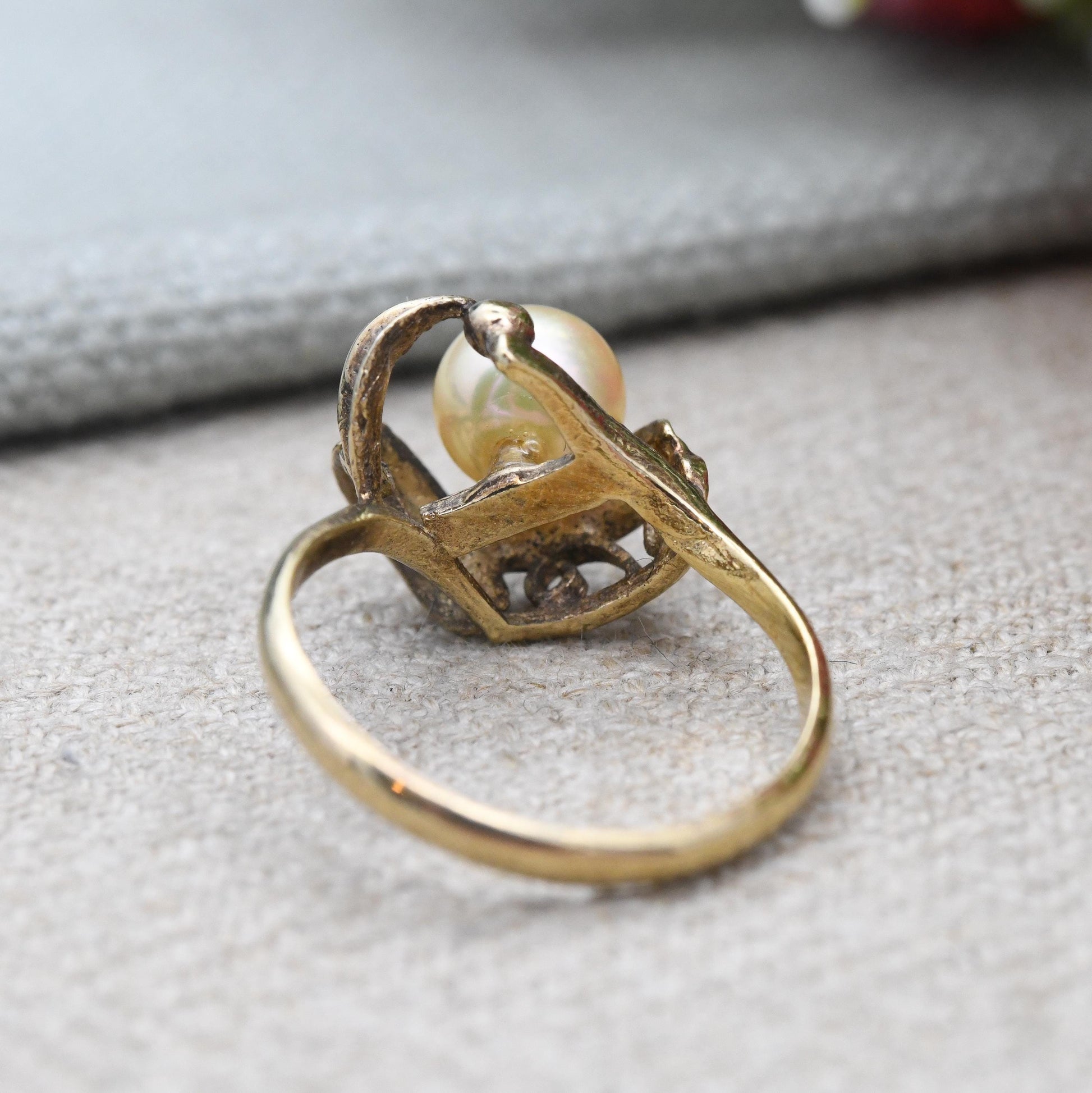 Vintage Sterling Silver Pearl Ring Gold Plated - c. 1960s Cocktail Ring with Ornate Leaf Design | UK Size - N | US Size - 7