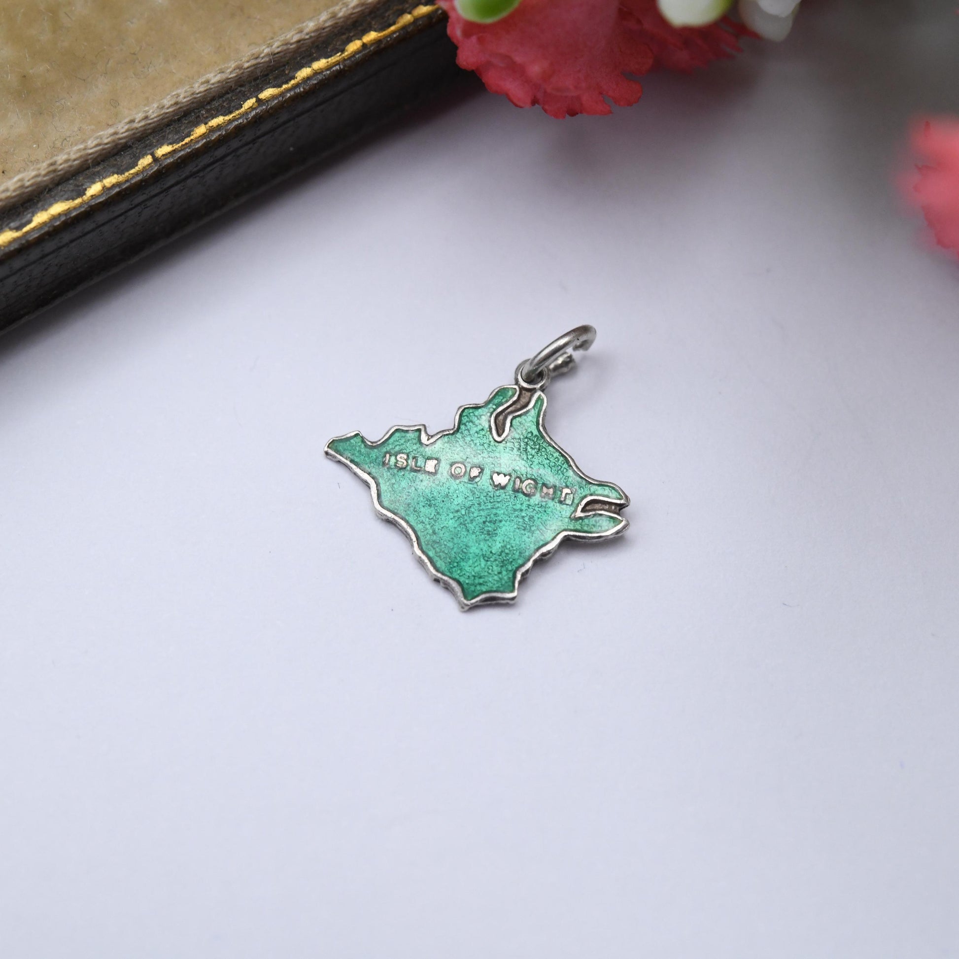 Vintage Sterling Silver Isle of Wight Charm Pendant - Channel Island | British Isles | Travel Charm | Souvenir Gift for Charm Bracelet